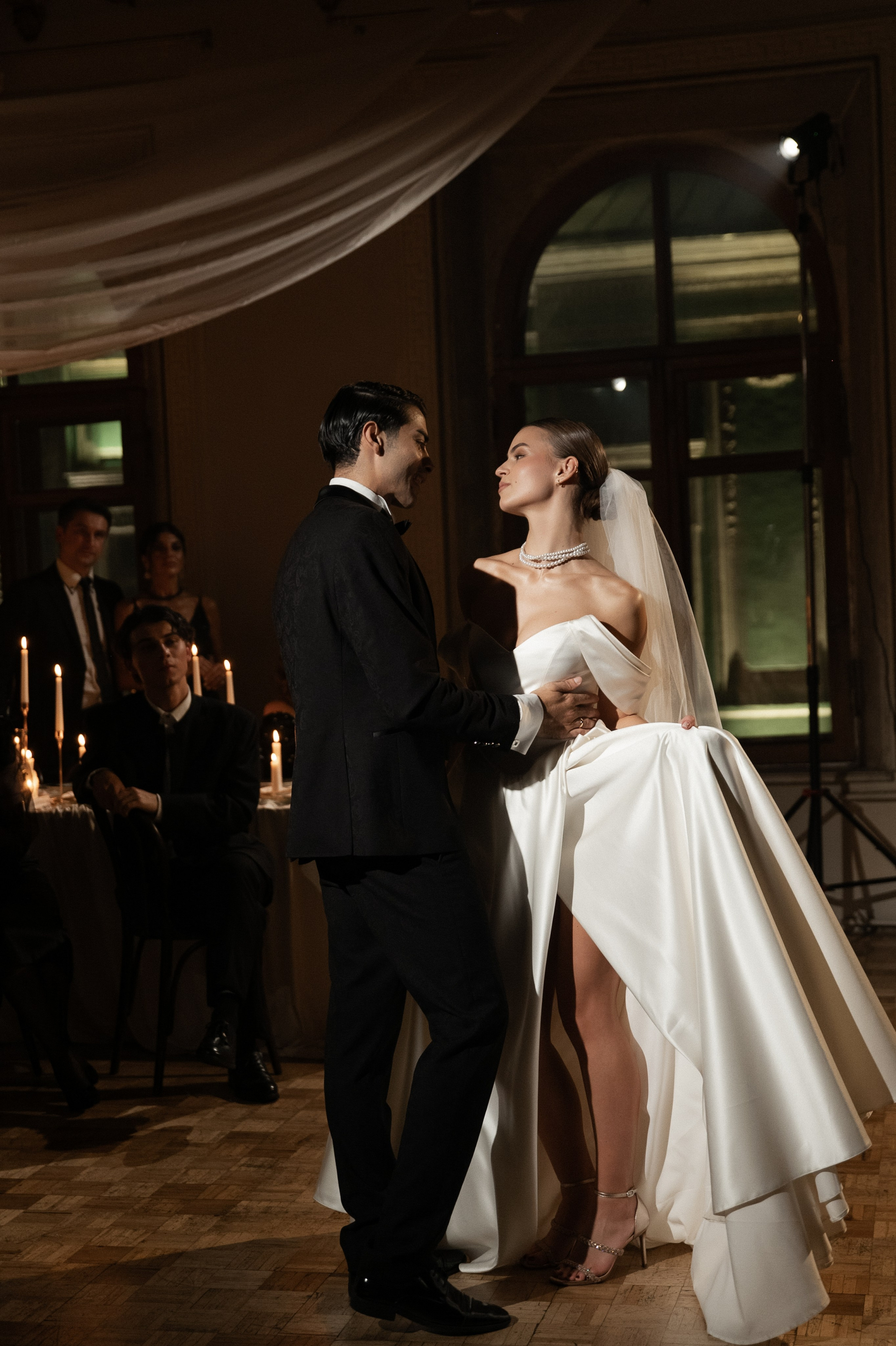 Камерный свадебный ужин при свечах в старинном особняке в фотостудии 21. Kult. Ярослава Ерина — свадебный фотограф в Москве