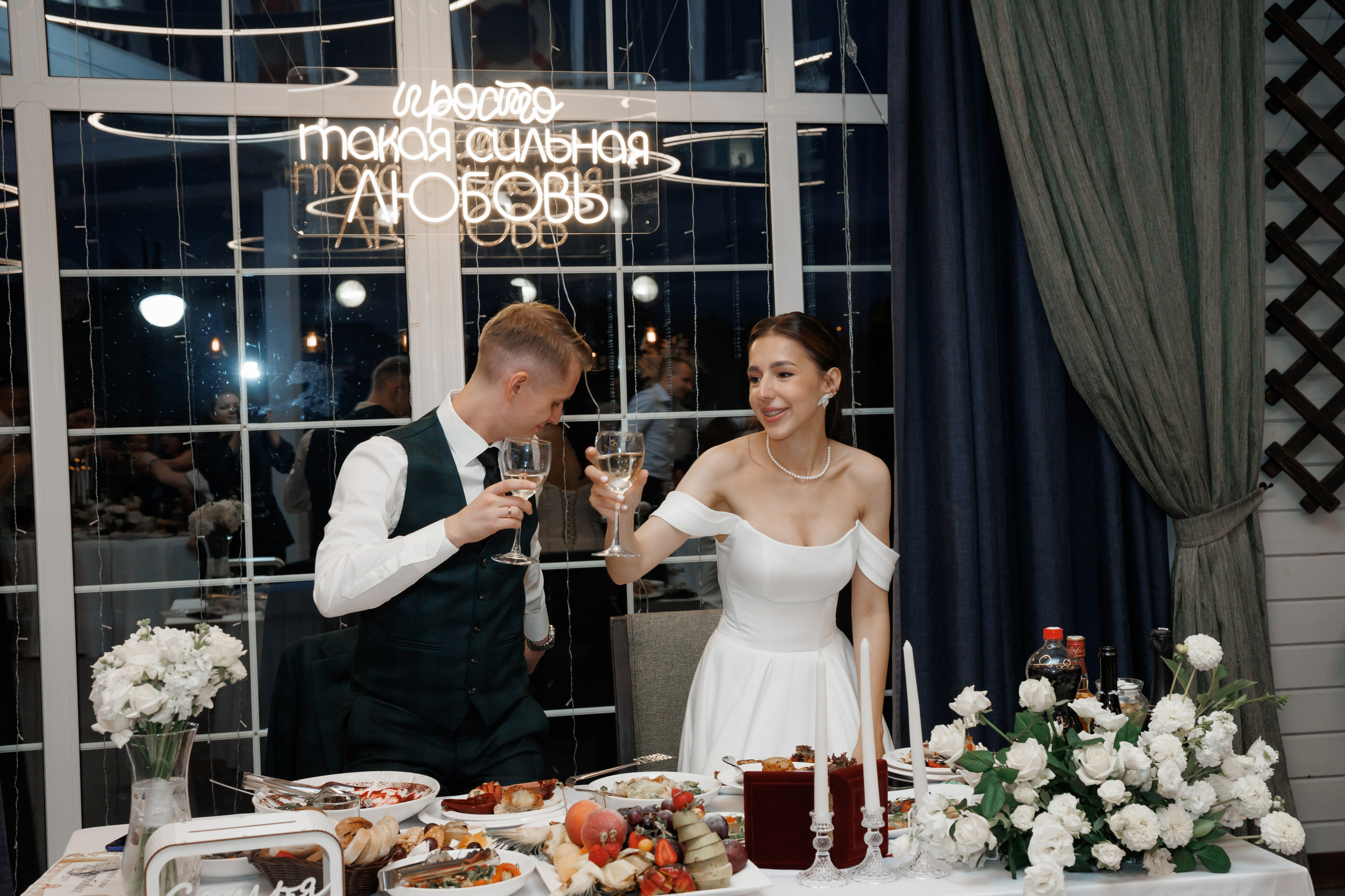 Регистрация в отеле Fish Point, ЗАГС Бутово, прогулка в Остафьево. Свадебный и репортажный фотограф (Москва, Королев и другие)