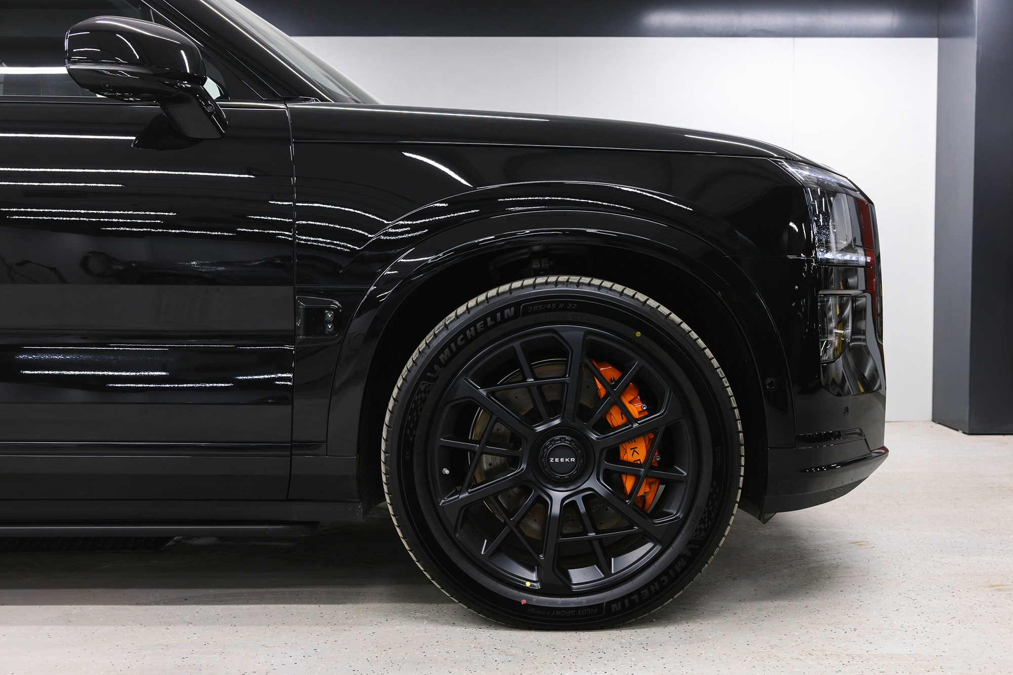 Zeekr 9X 2.0hyb 4WD AT (1401 л. с.) 2025. Автосалон «Х-Авто»