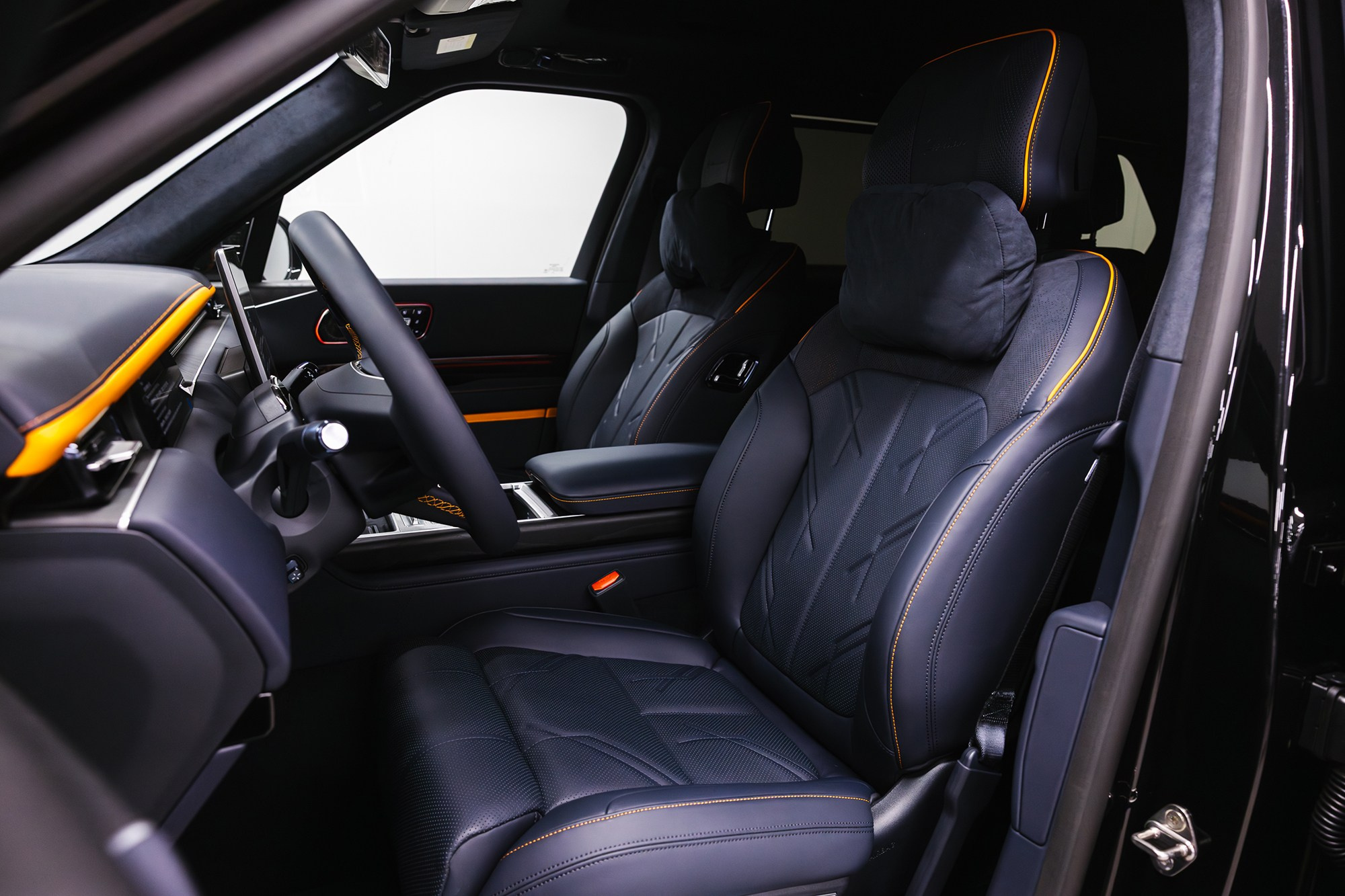 Zeekr 9X 2.0hyb 4WD AT (1401 л. с.) 2025. Автосалон «Х-Авто»