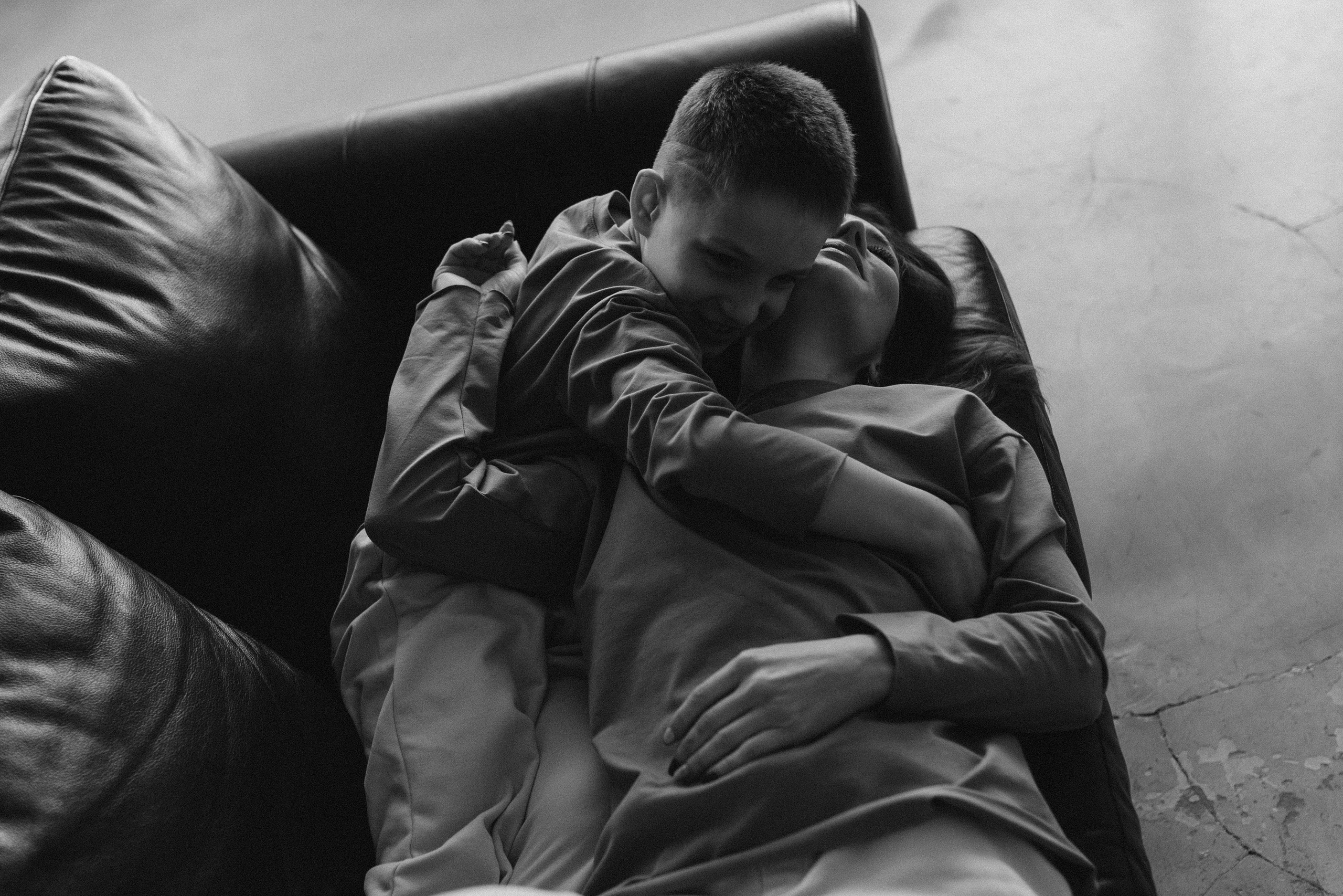 Любовь мамы и сына. Семейный фотограф lifestyle в Новосибирске Елена Шпилевая