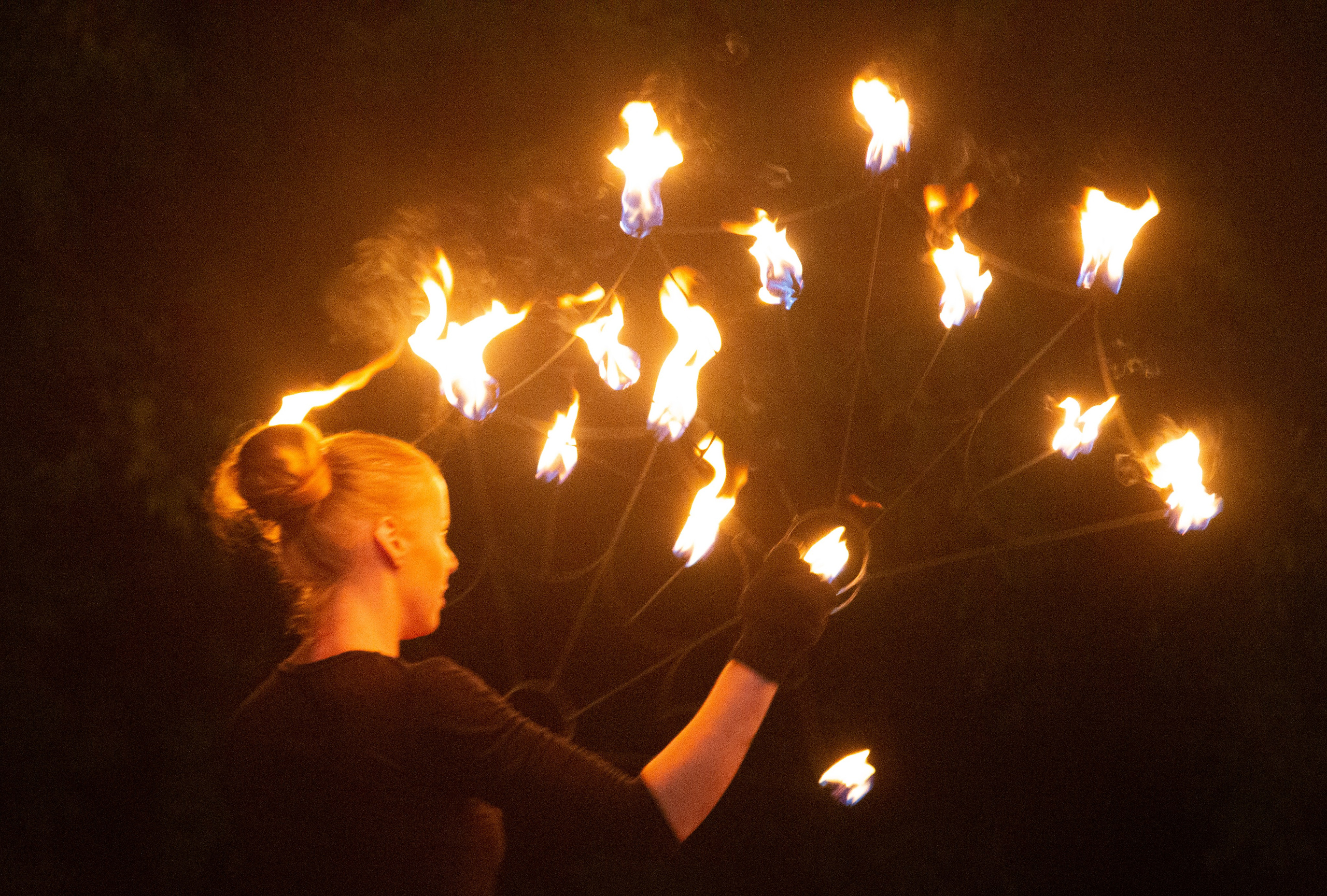 Огненное шоу в Перми. Фотограф Никита Попов. Фотограф Пермь. Фотосессия в фотостудии Перми и на свежем воздухе