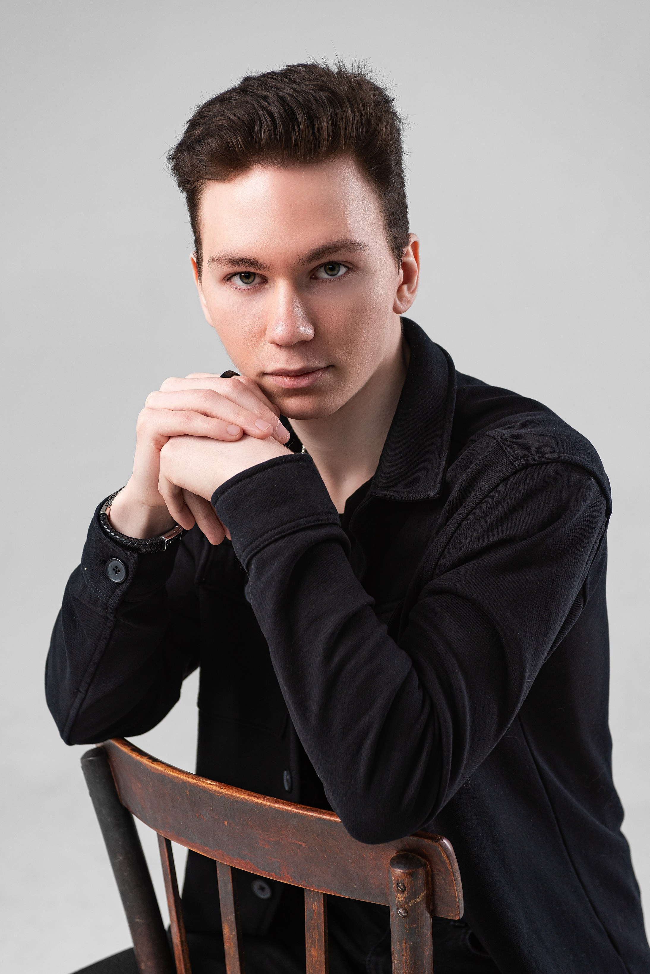 Мужская фотосессия, фотосессия для парня, мужчины, деловая фотосессия, портретная в студии, в Москве. Фото-ВидеоПродакшен для экспертов и брендов