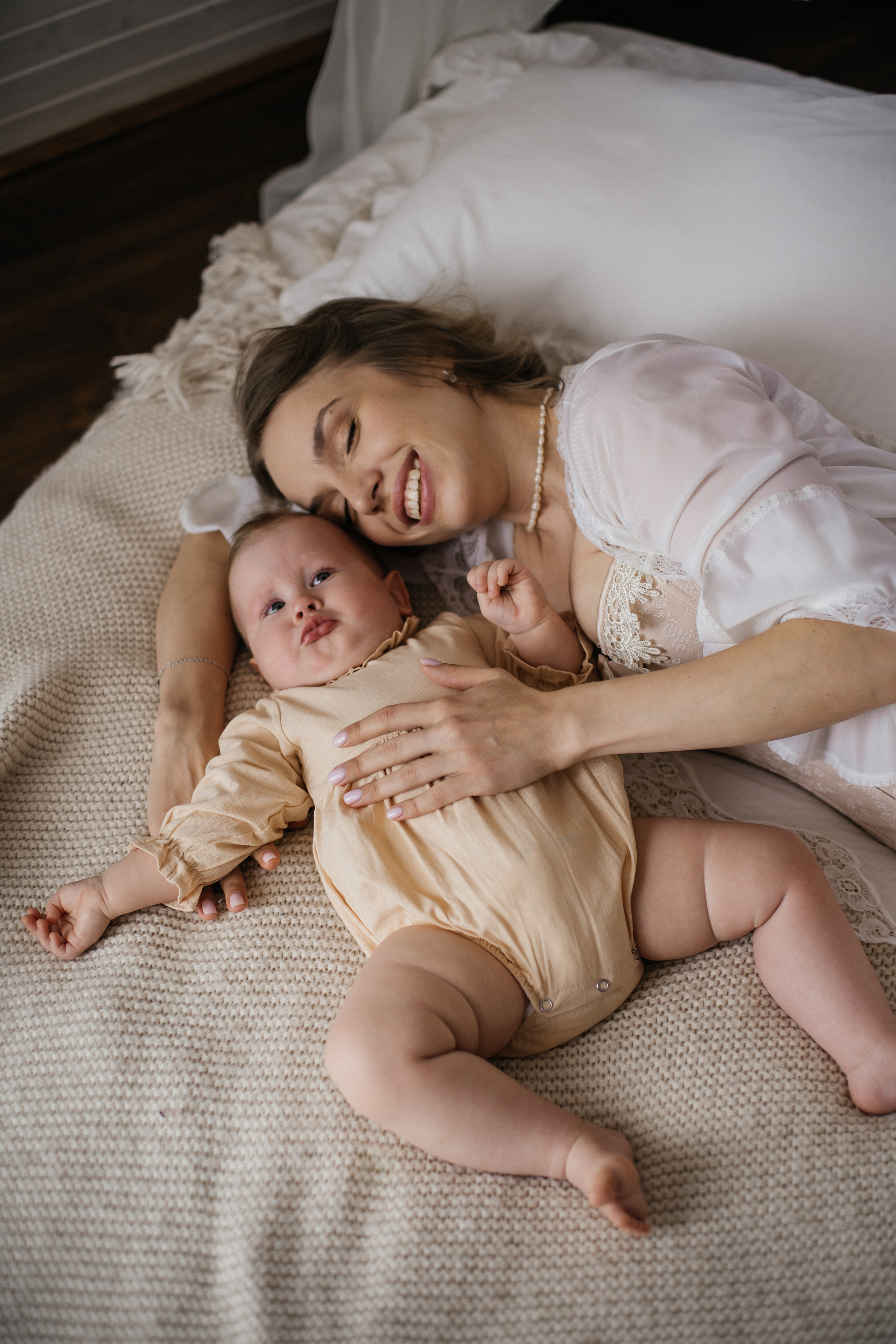Алиса с мамой Кристиной в нежной семейной фотосессии в Домике Элли г. Пушкино. Семейный и детский фотограф в Сергиев Посаде, Хотьково Якимчук Любовь