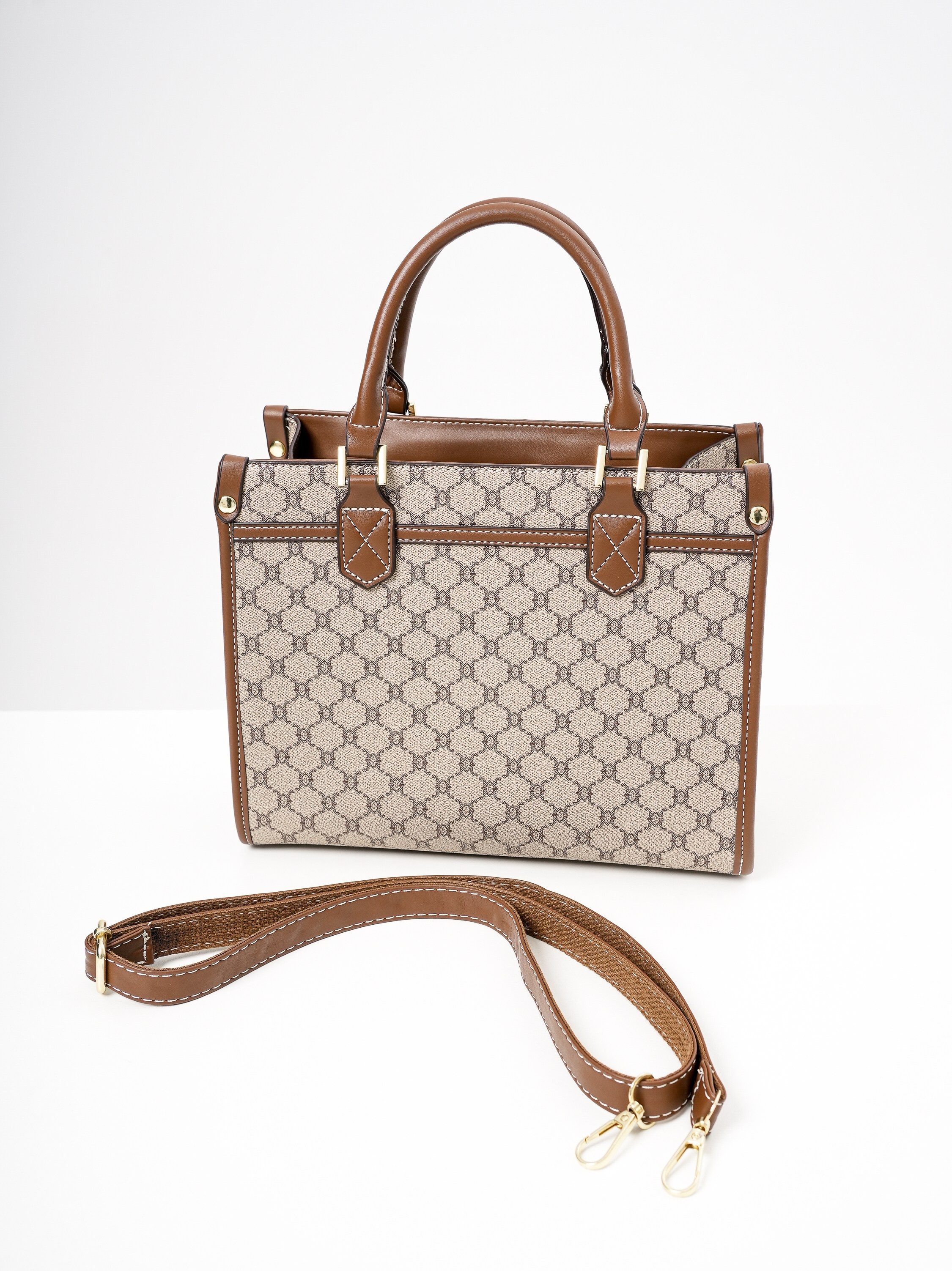 Съемка женского рюкзака для маркетплейсов озон и валберис. Фотограф Оксана Токарева Ижевск