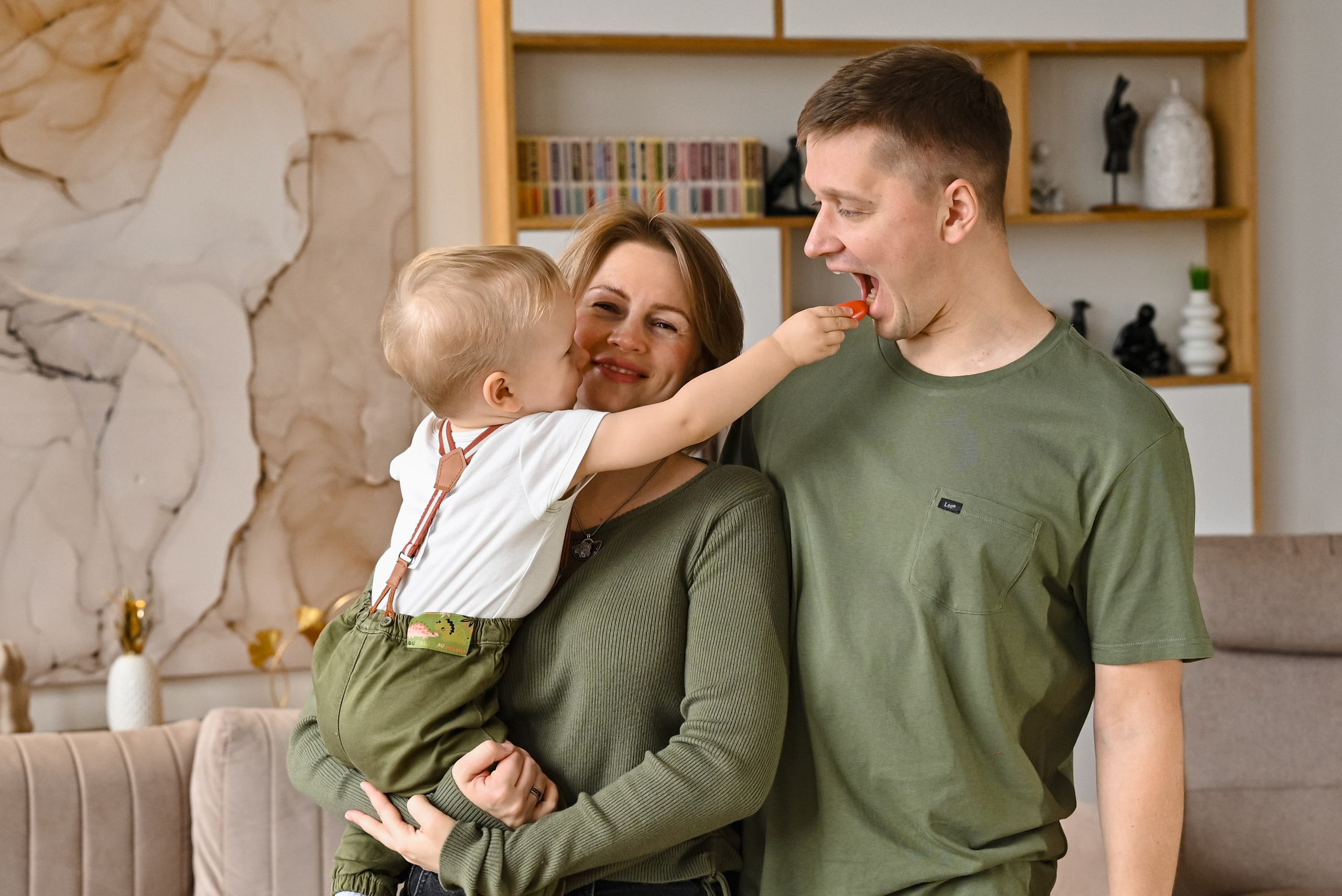 Ангелина и её большая семья. Компания и фотошкола по созданию контента в Москве