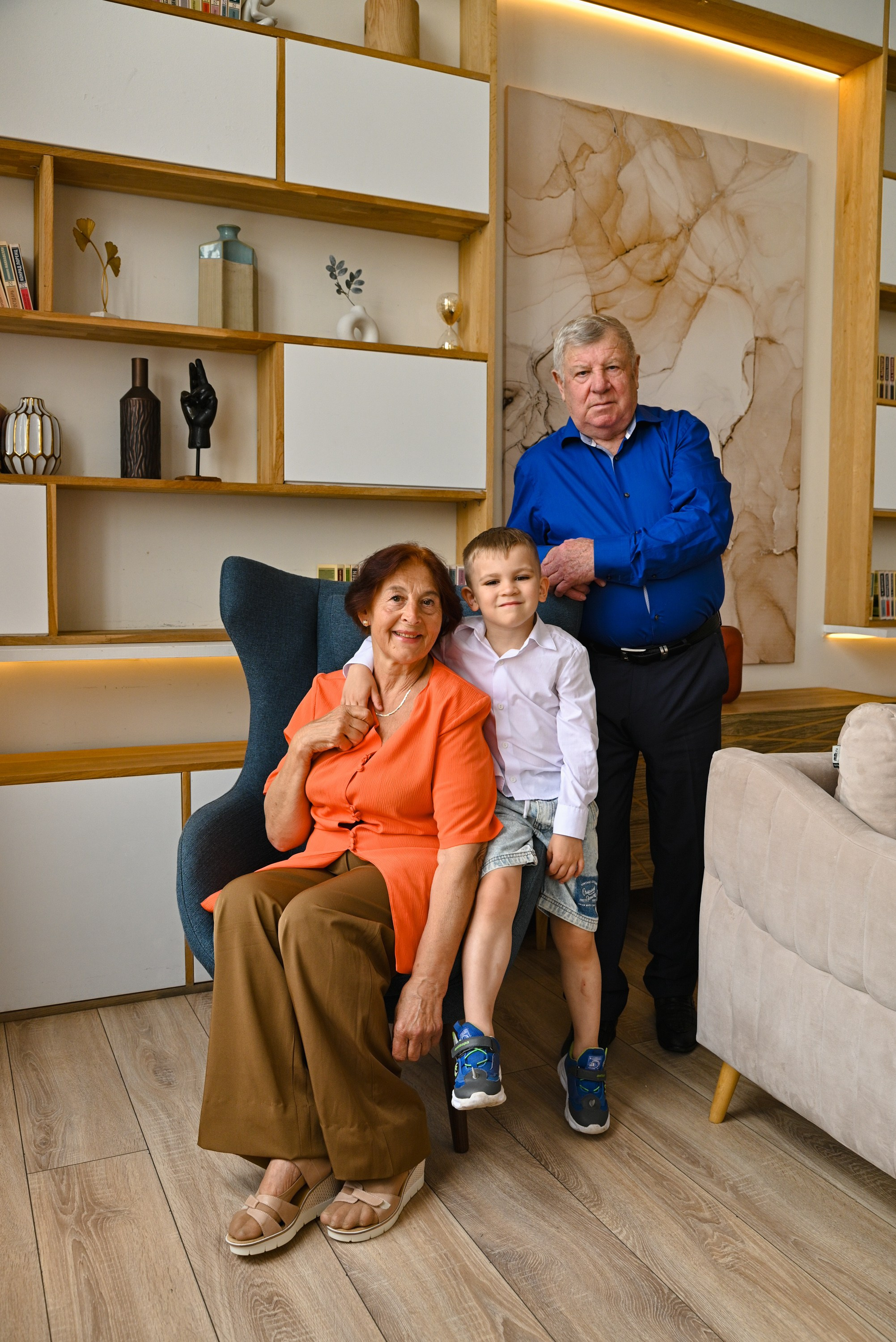 Счастливая большая семья. Компания и фотошкола по созданию контента в Москве