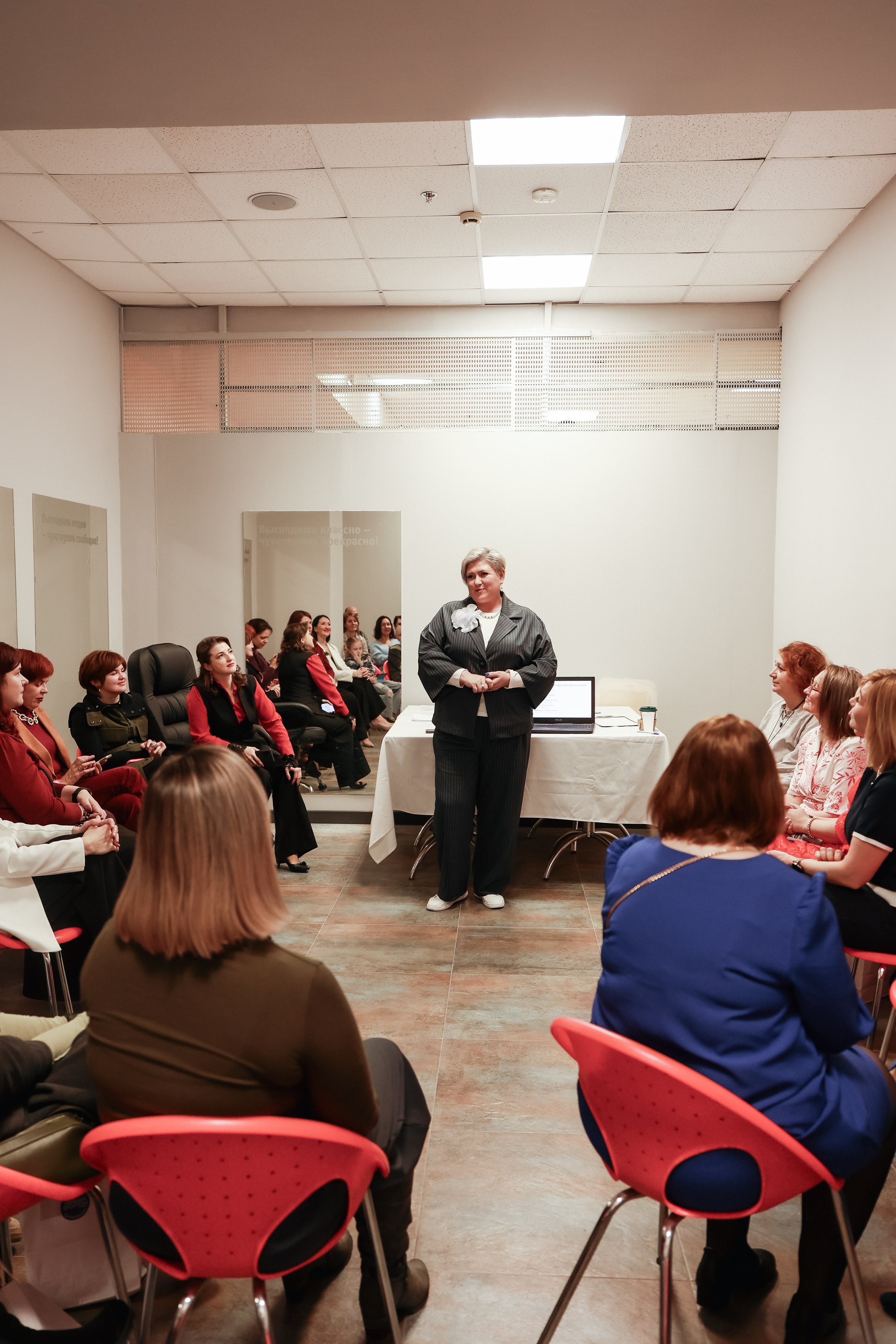 Репортажная фотосъёмка девятого Большого Женского Форума в Санкт-Петербурге. Профессиональный фотограф в Санкт-Петербурге Александр Волосенцев