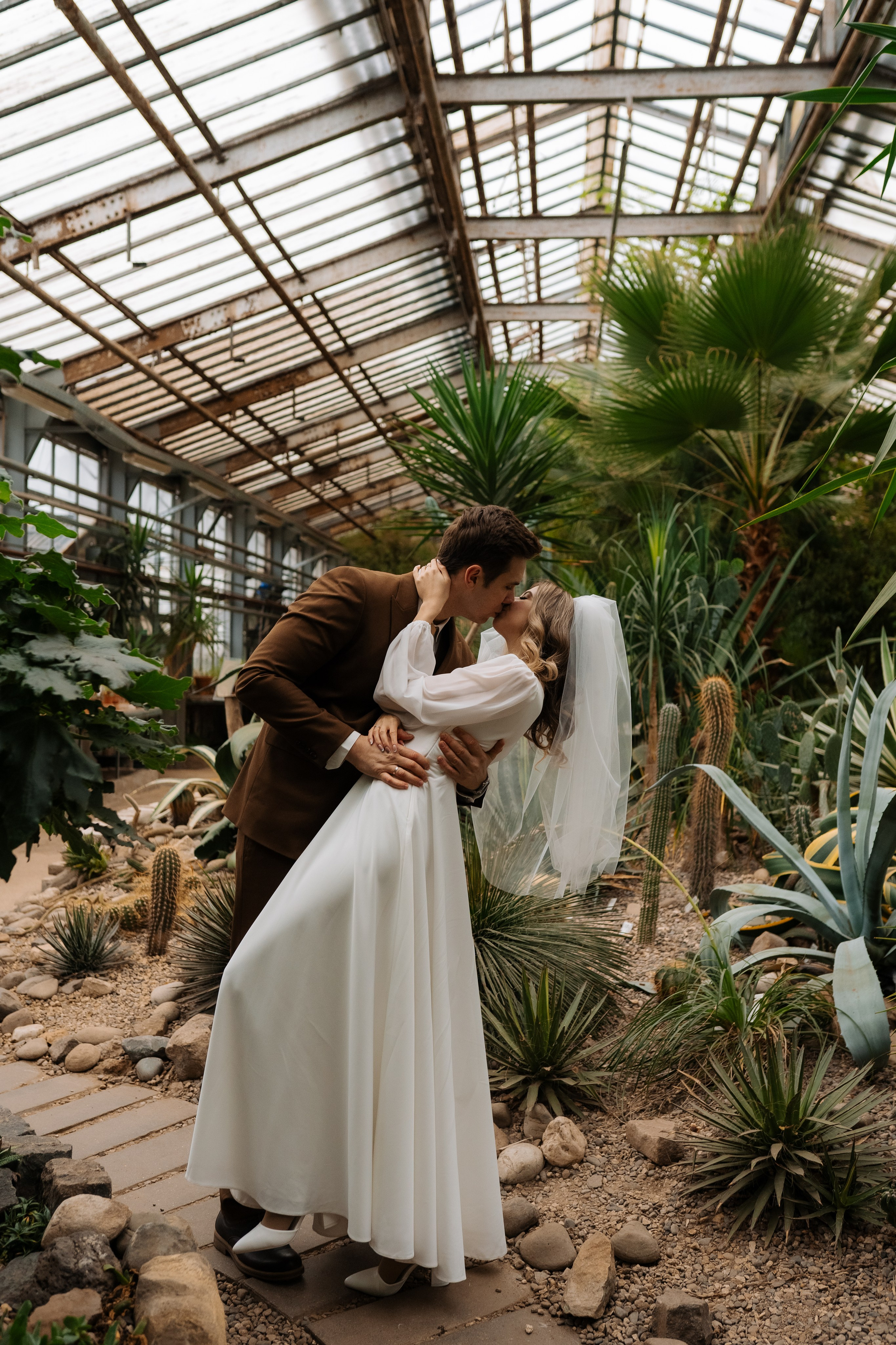 Свадебная фотосессия в оранжерее, Москва. Свадебный фотограф в Москве Анна Полушина