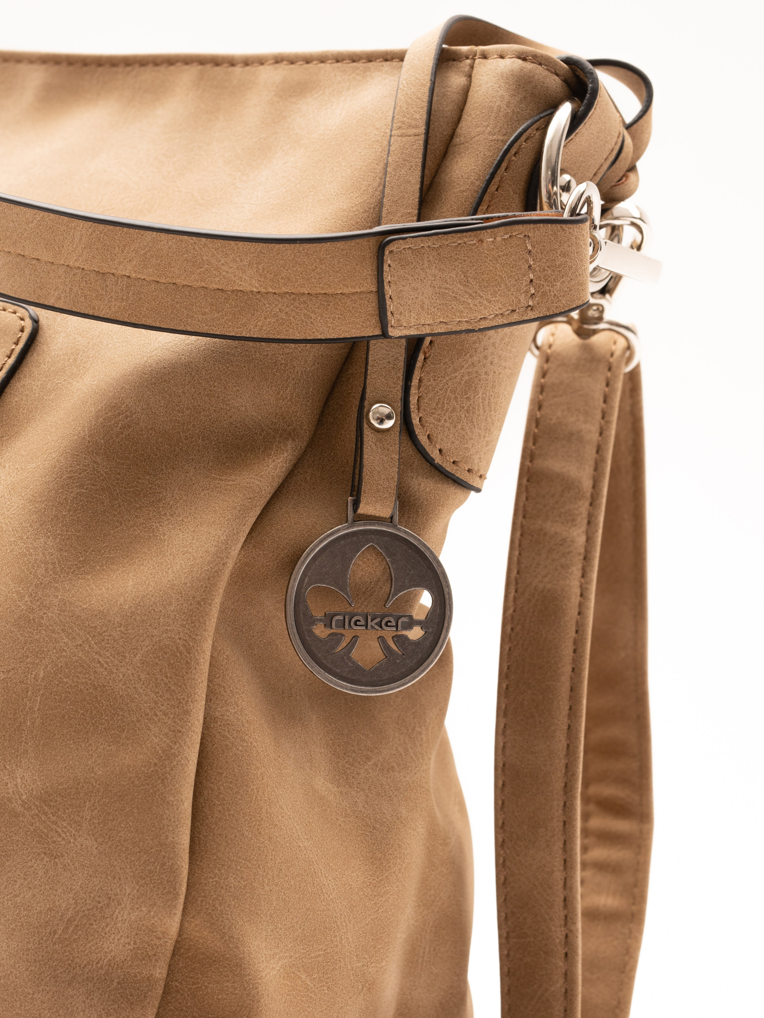 Съемка для каталогов и маркетплейсов, съемка 360 в Кирове. Фотограф/оператор для бизнеса в Кирове — Андрей Гурьянов