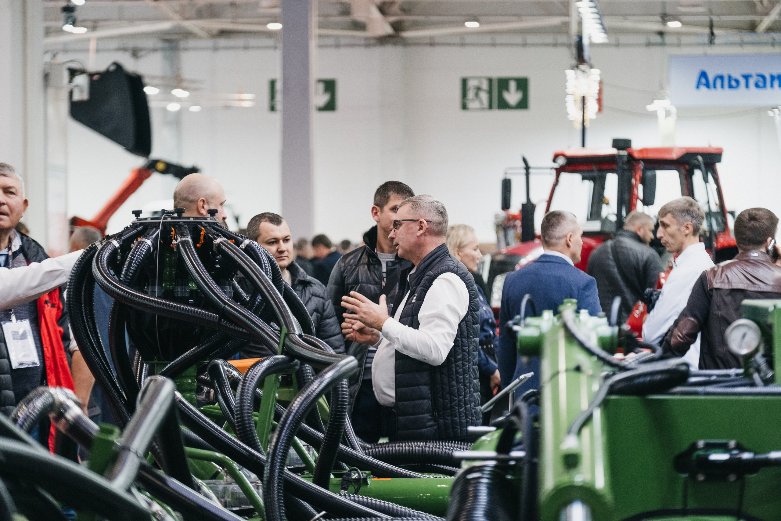 Фотограф на деловую съемку презентации, конференции. Свадебный и репортажной фотограф Денис Ожигин в Краснодаре и Краснодарском крае