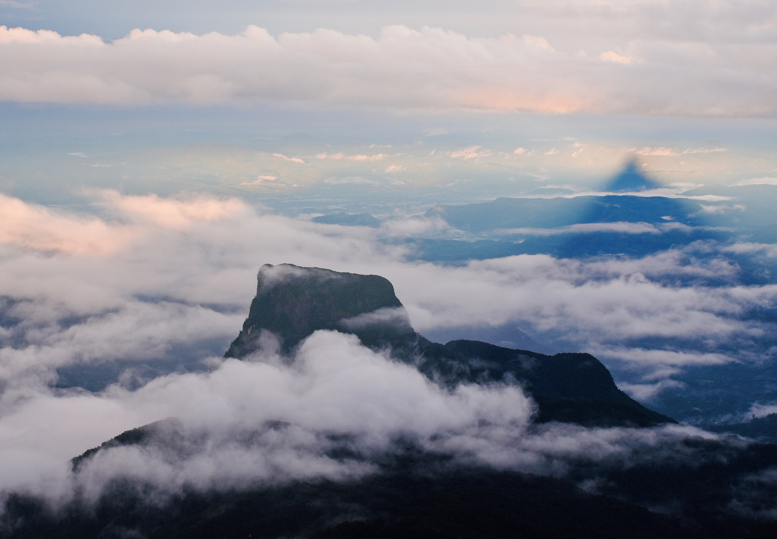 Фотографии для интерьера. Oleg Samoilov is a documentary photographer for brands that value an honest story