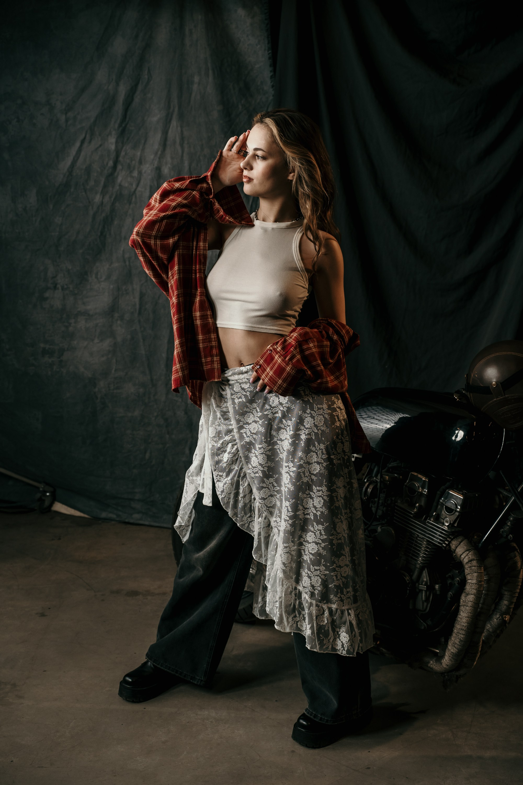 Фотосессия с мотоциклом в студии в Санкт-Петербурге. Свадебный, семейный, портретный, репортажный фотограф в Санкт-Петербурге
