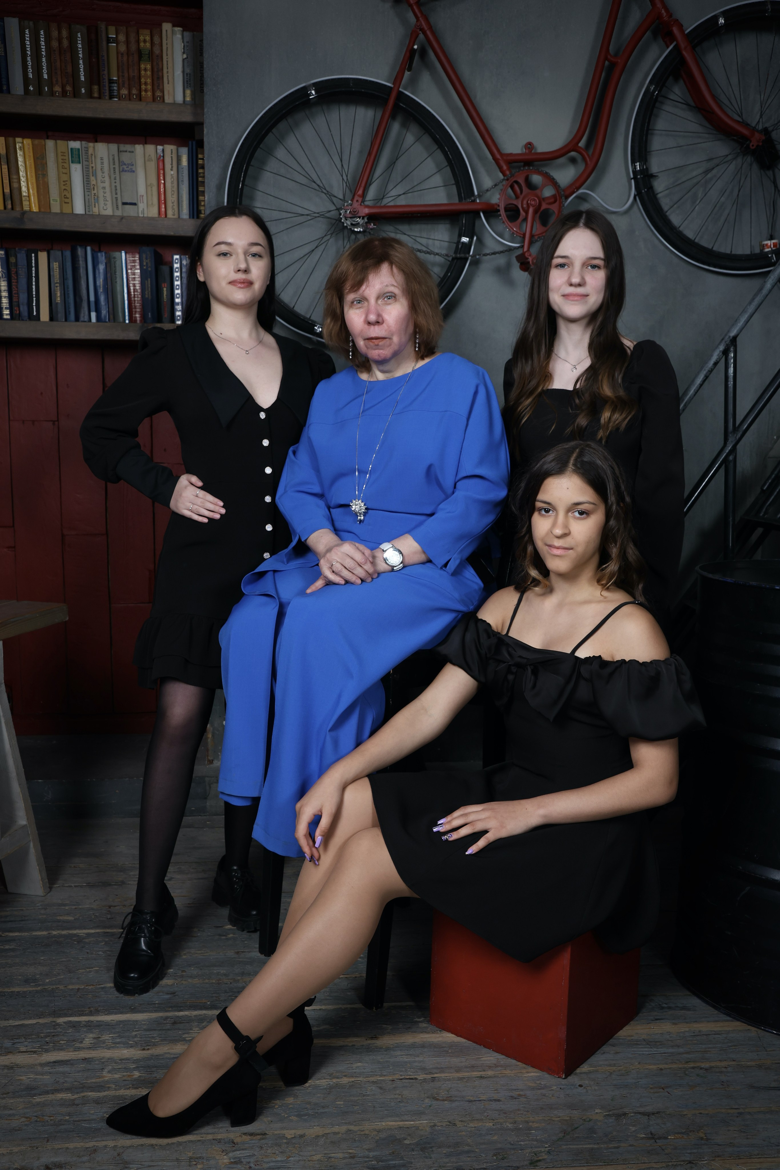 Съёмка в студии. Школьные выпускные альбомы в Москве Марина Николаева