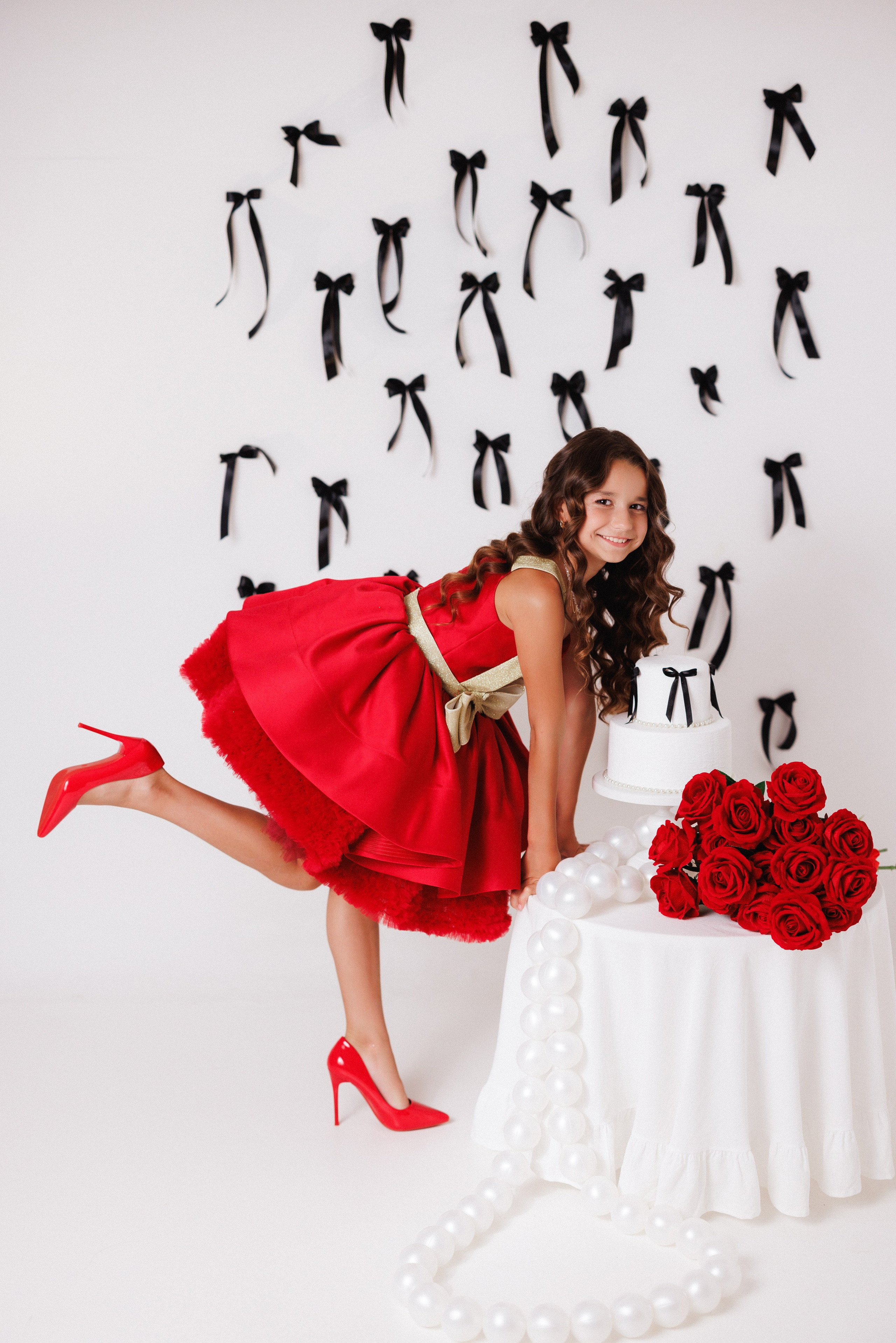 Детская фотосессия к Дню рождения для девочек, фотостудия «Антураж». Семейный и детский фотограф в Краснодаре Анна Трашкова