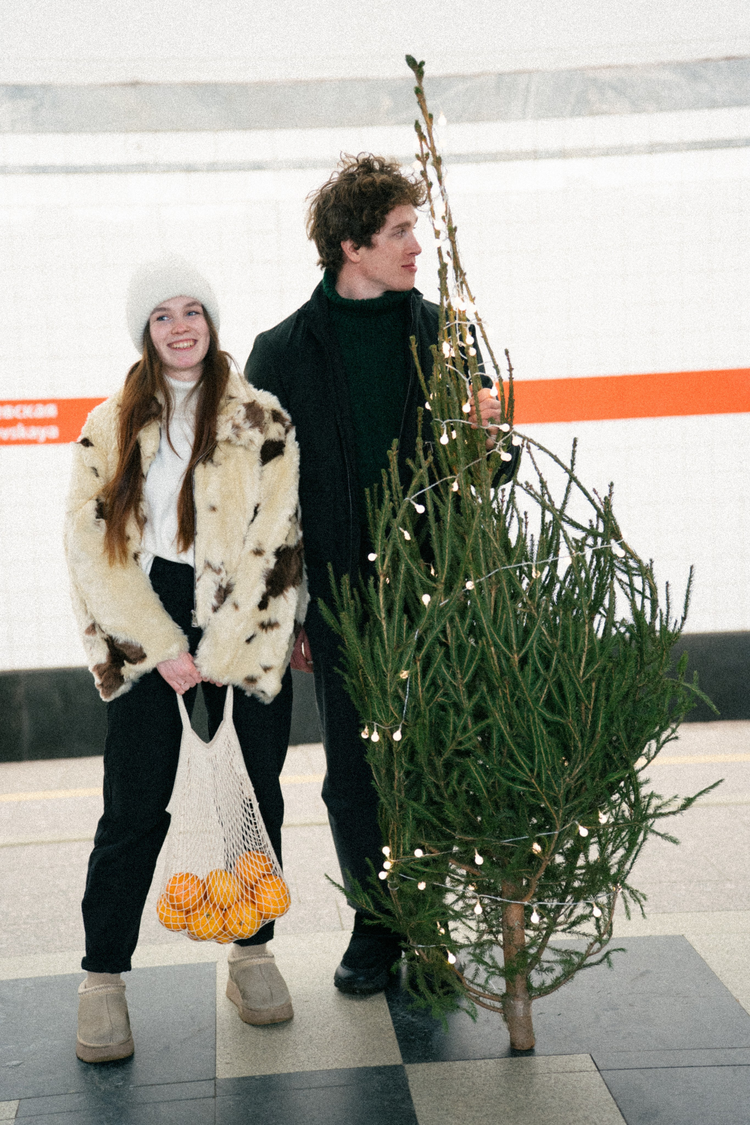 НОВОГОДНЯЯ ПРОГУЛКА ПАРЫ ПО ЧЕРНЫШЕВСКОЙ ПЕРЕД НОВЫМ ГОДОМ. Профессиональный фотограф, Санкт-Петербург — Виктория Богомолова