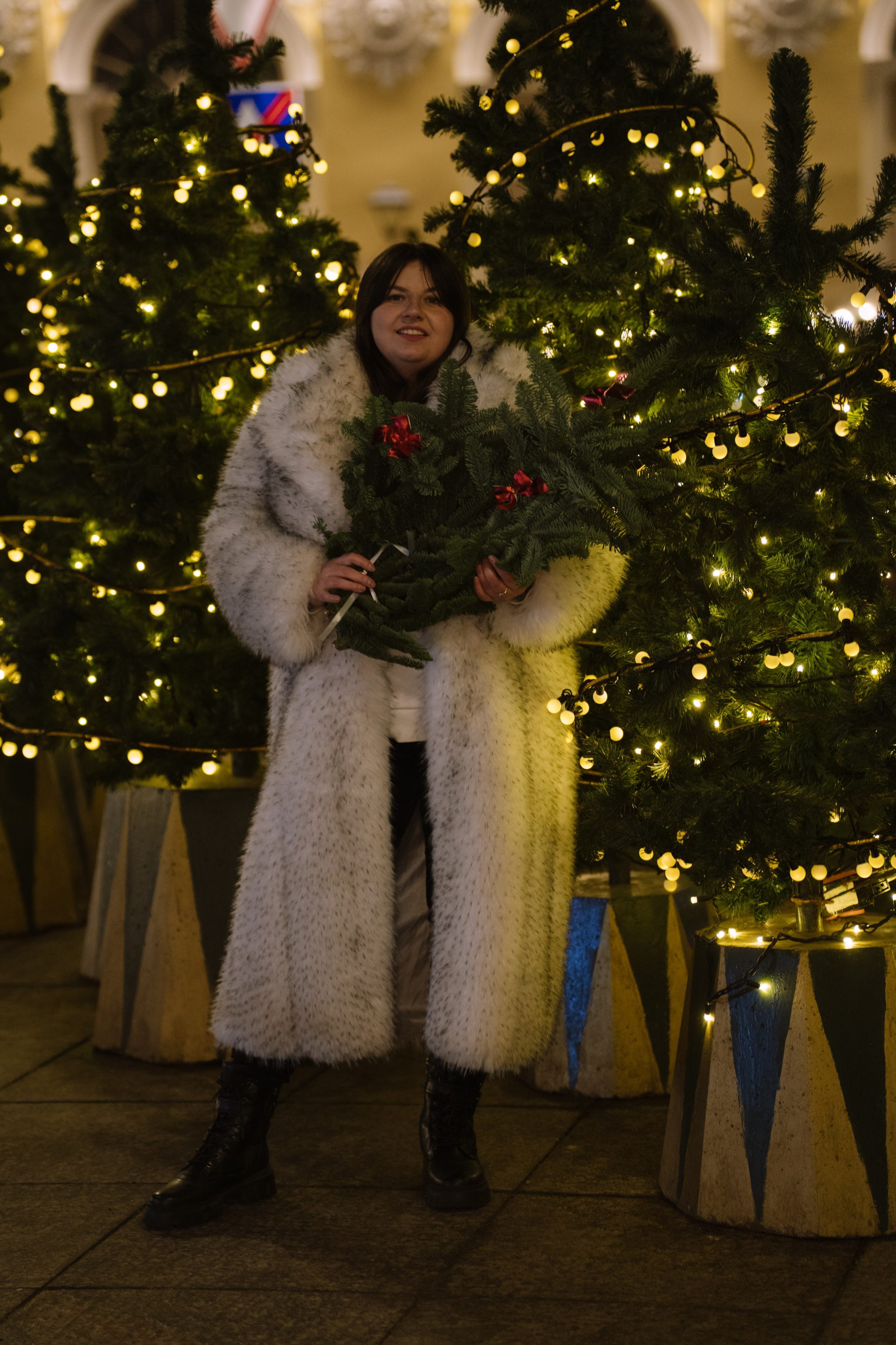ПРОГУЛКА НА МАНЕЖНОЙ ПЛОЩАДИ ДЛЯ ДЕВУШКИ ПЕРЕД НОВЫМ ГОДОМ (НОВОГОДНЯЯ ФОТОСЕССИИЯ НА МАНЕЖНОЙ ПЛОЩАДИ). Профессиональный фотограф, Санкт-Петербург — Виктория Богомолова
