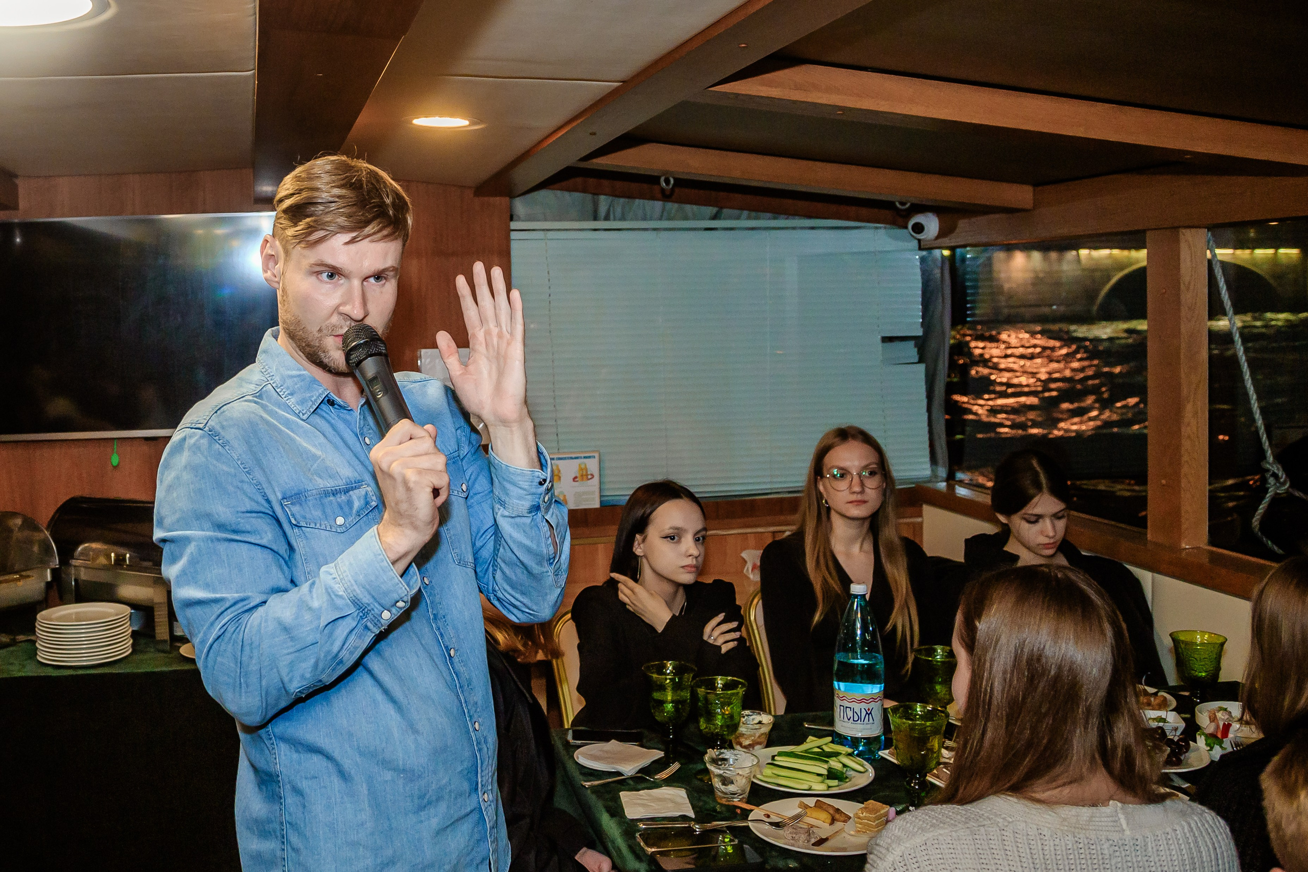 Выпускной на теплоходе. Фотограф в Санкт-Петербурге Чумаков Семен