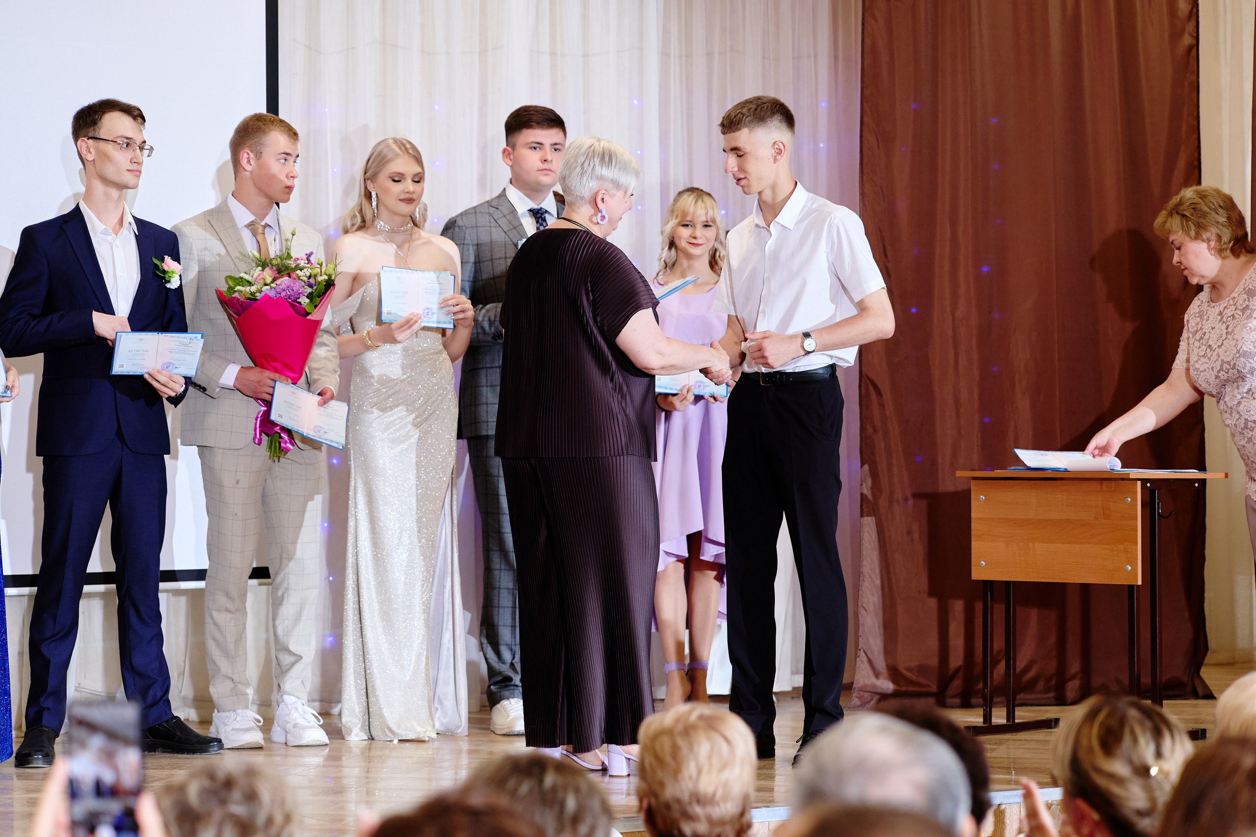 Выпускной 35 Сош. Фотограф Выпускные альбомы Таганрог Сергей Коробченко