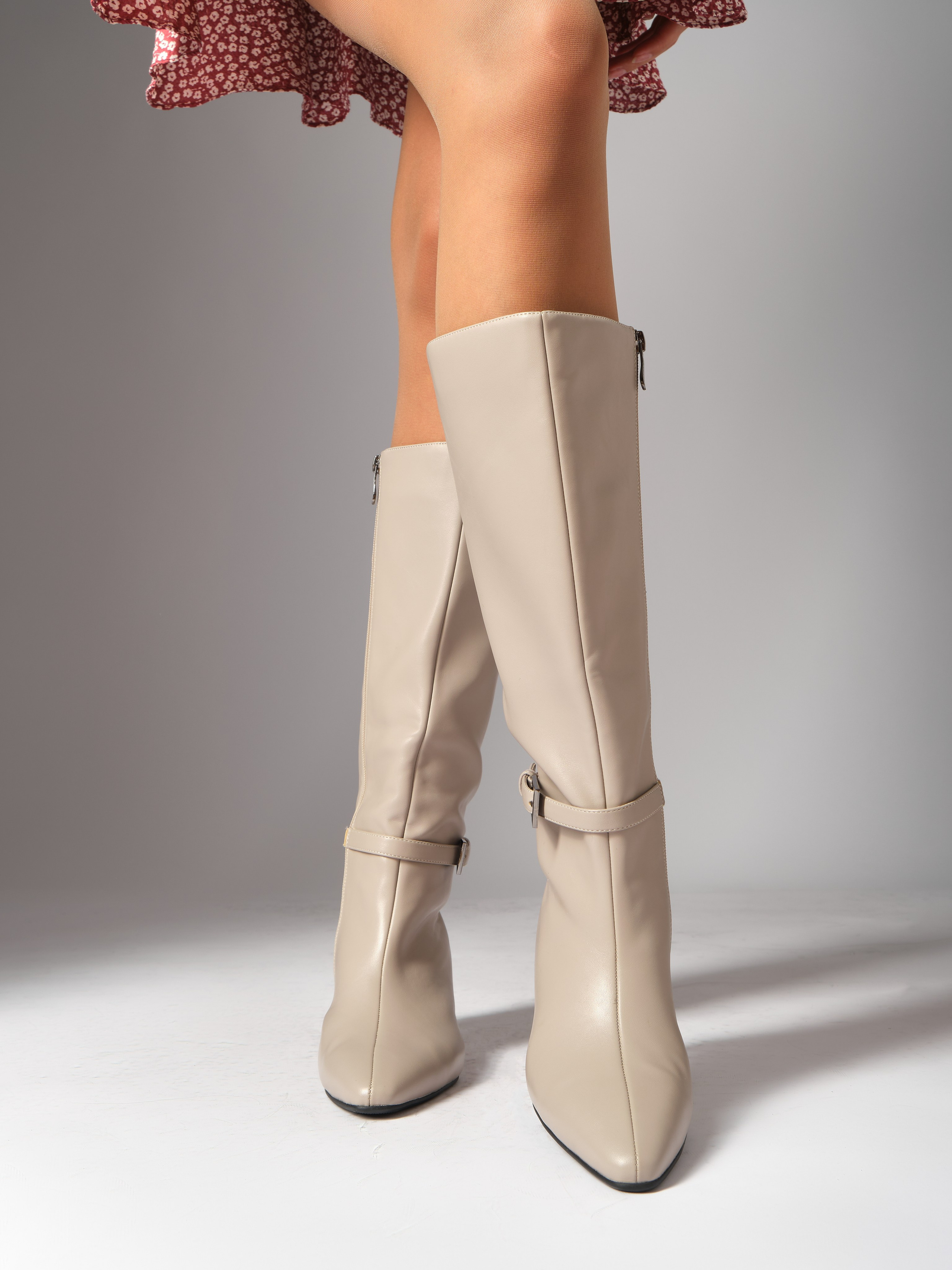 Сапоги жен. Фотостудия для Wildberries Ozon