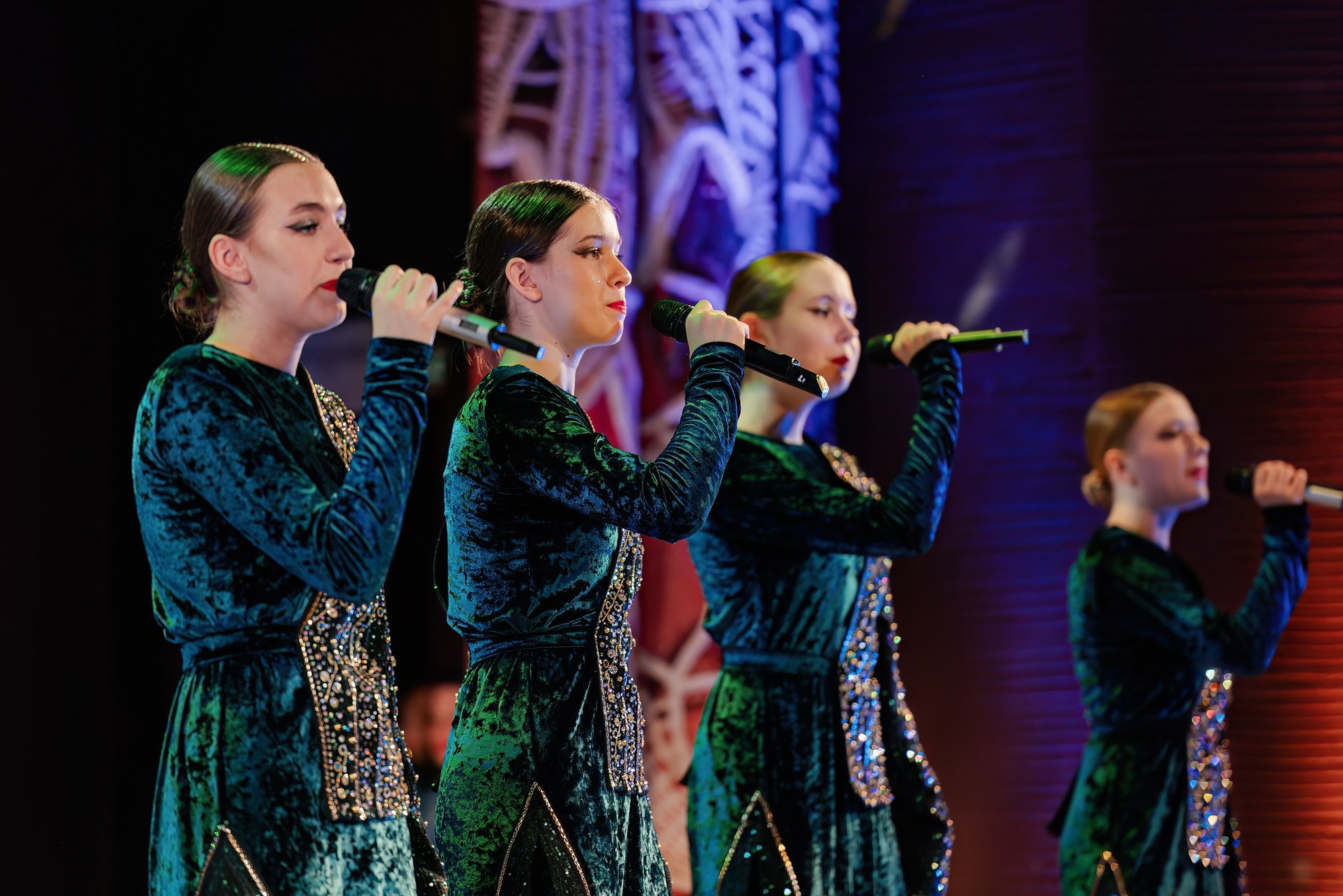 Отчетный концерт Образцового коллектива Алтая театра эстрадной песни «Созвездие». Свадебный и репортажный фотограф Никита Сницарев в Барнауле