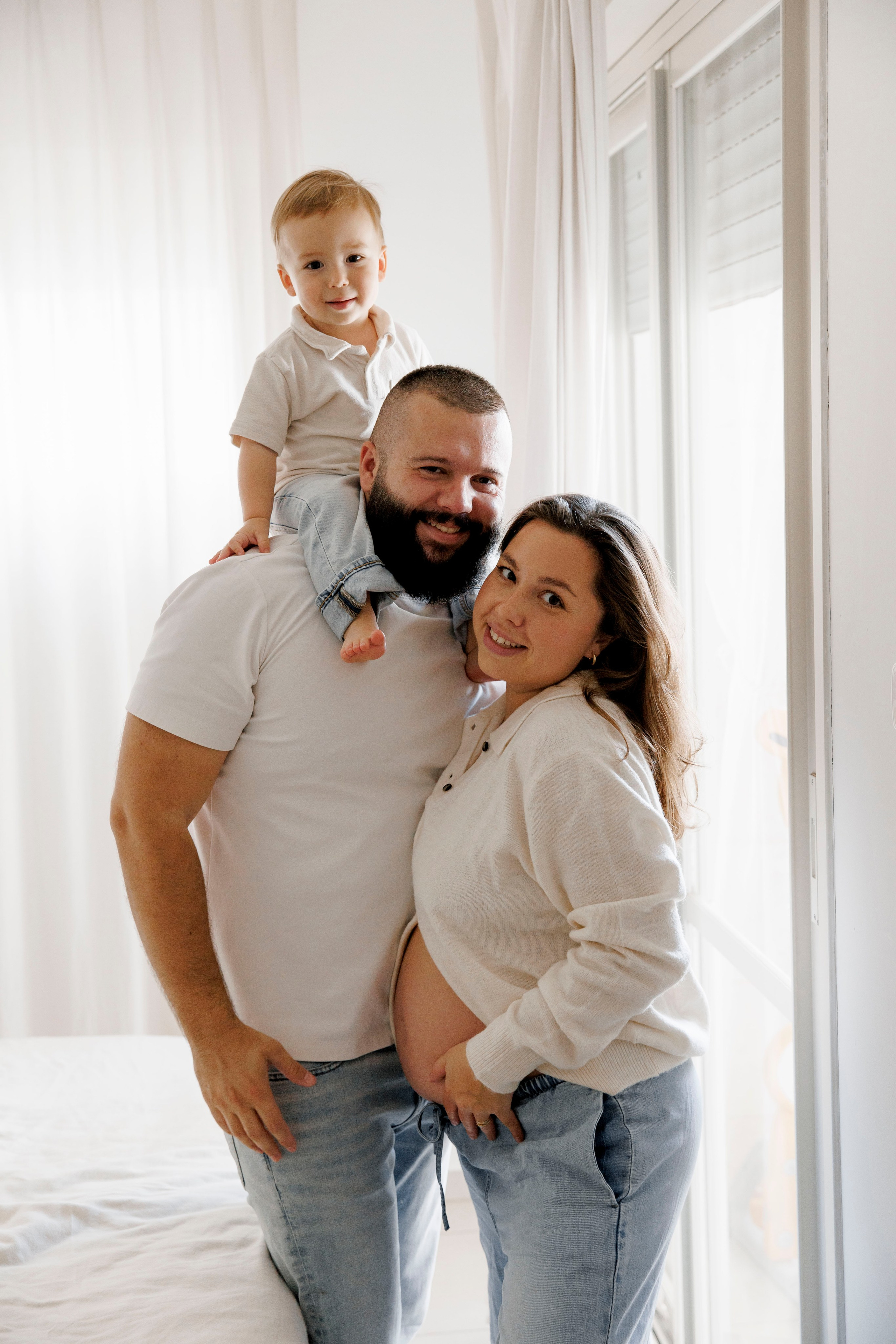 Pregnancy & Family photoshoot at home. Wedding and family photographer
