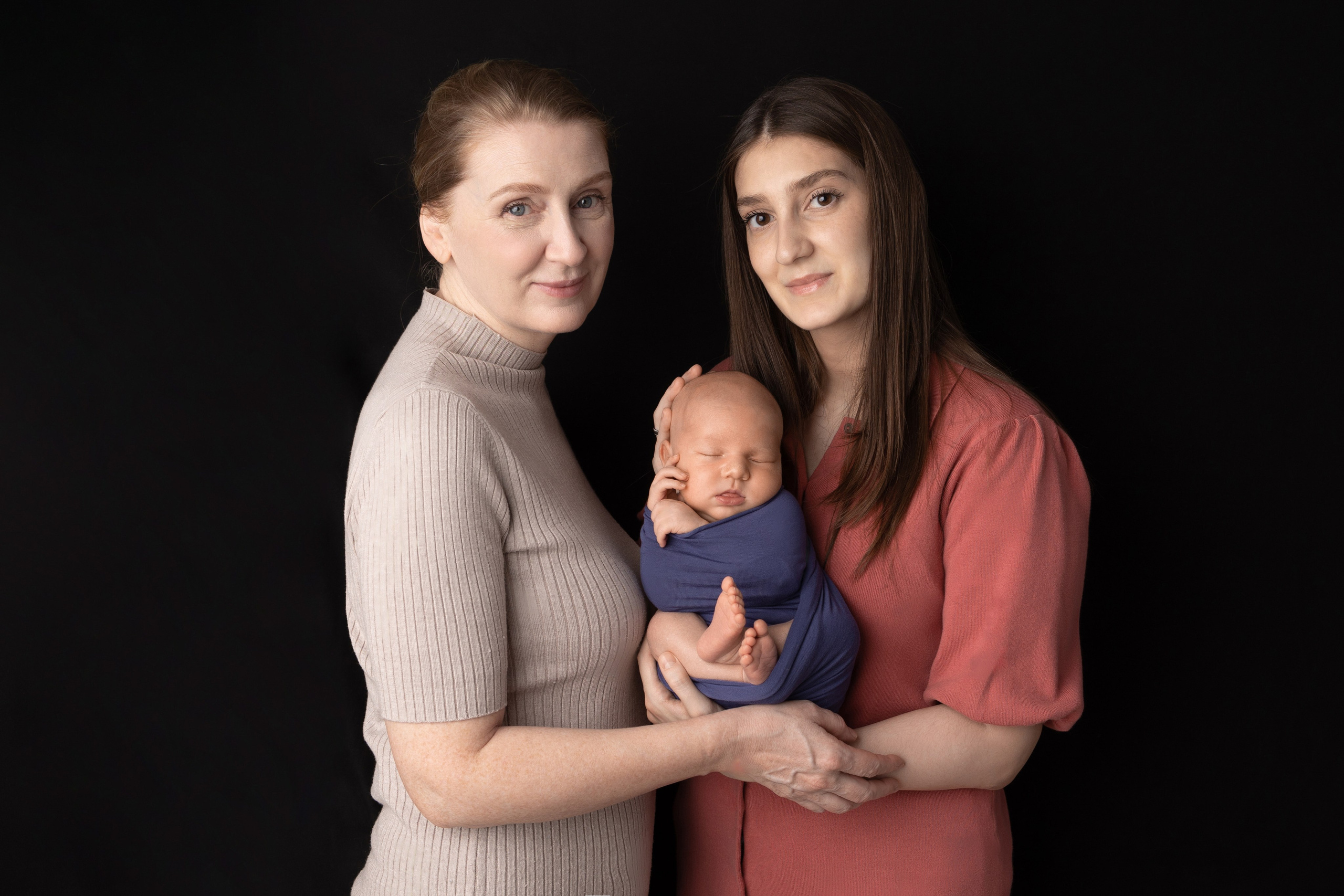 Портфолио Семья - Фотограф новорожденных: моменты счастья и связи. Фотограф новорожденных: волшебные моменты первых дней жизни