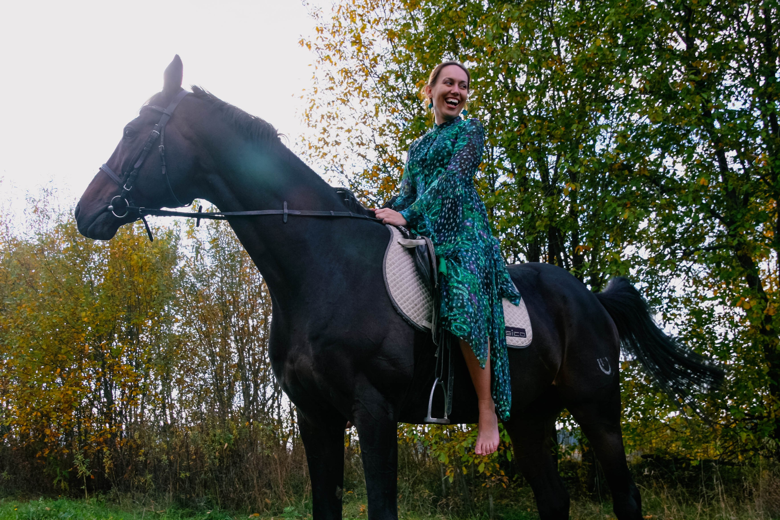 Алёна и Даша на лошади. Фотограф Пермь. Фотосессия в фотостудии Перми и на свежем воздухе
