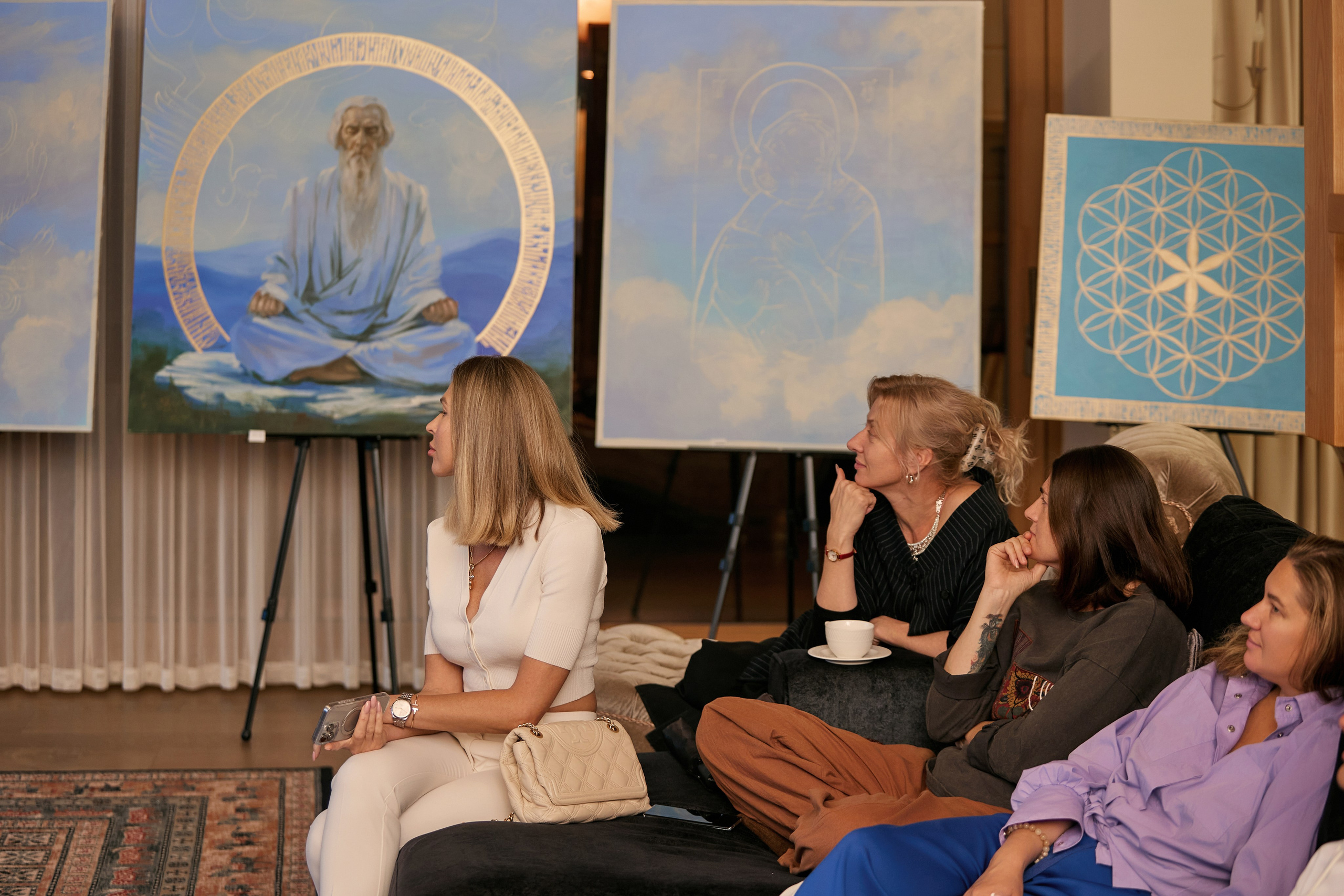 Встреча художников в небольшом загородном доме на Красной поляне. RetroChic Фото