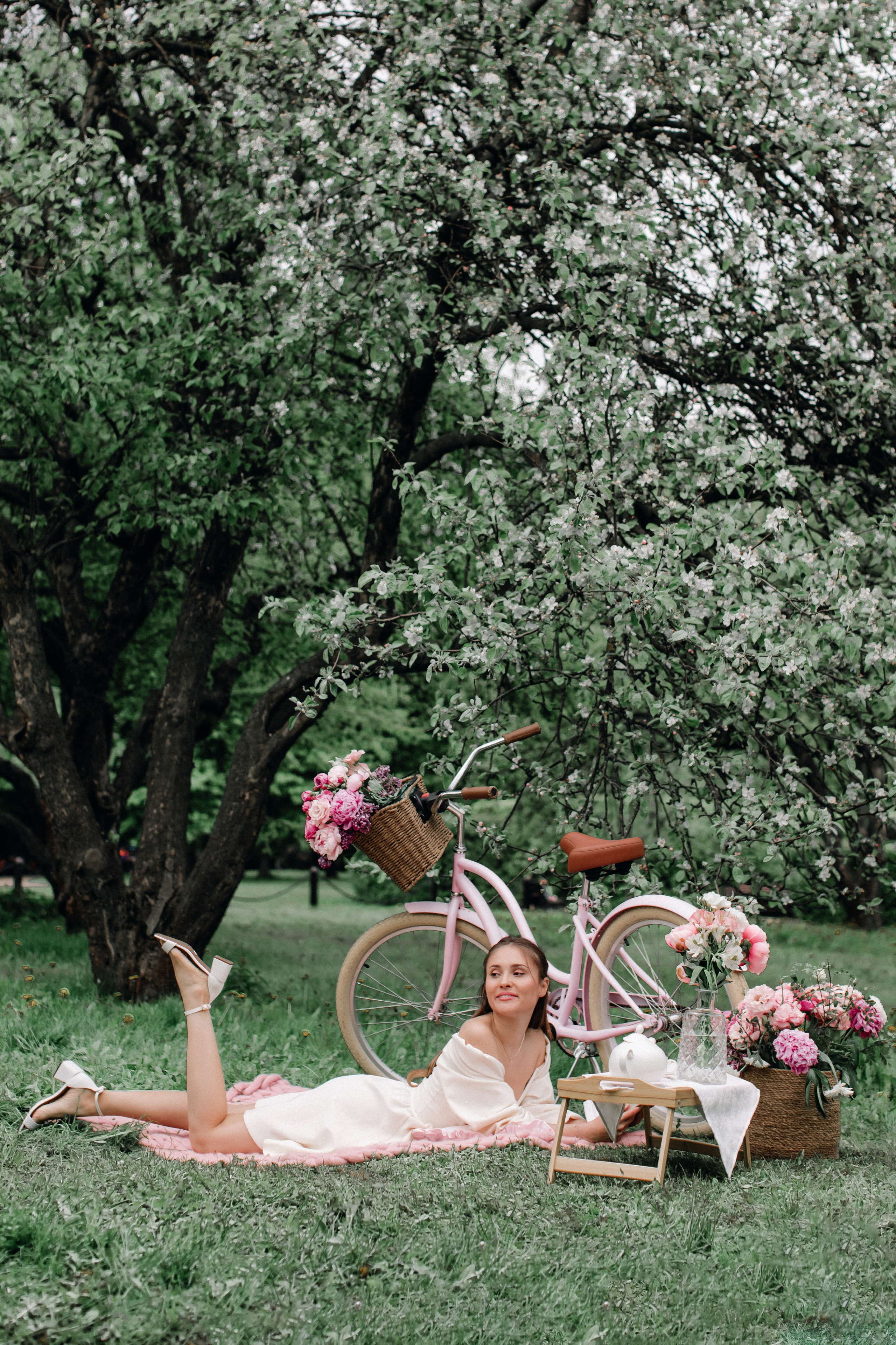Юлия. Цветущий сад. Фотограф в Москве Ольга Сатони