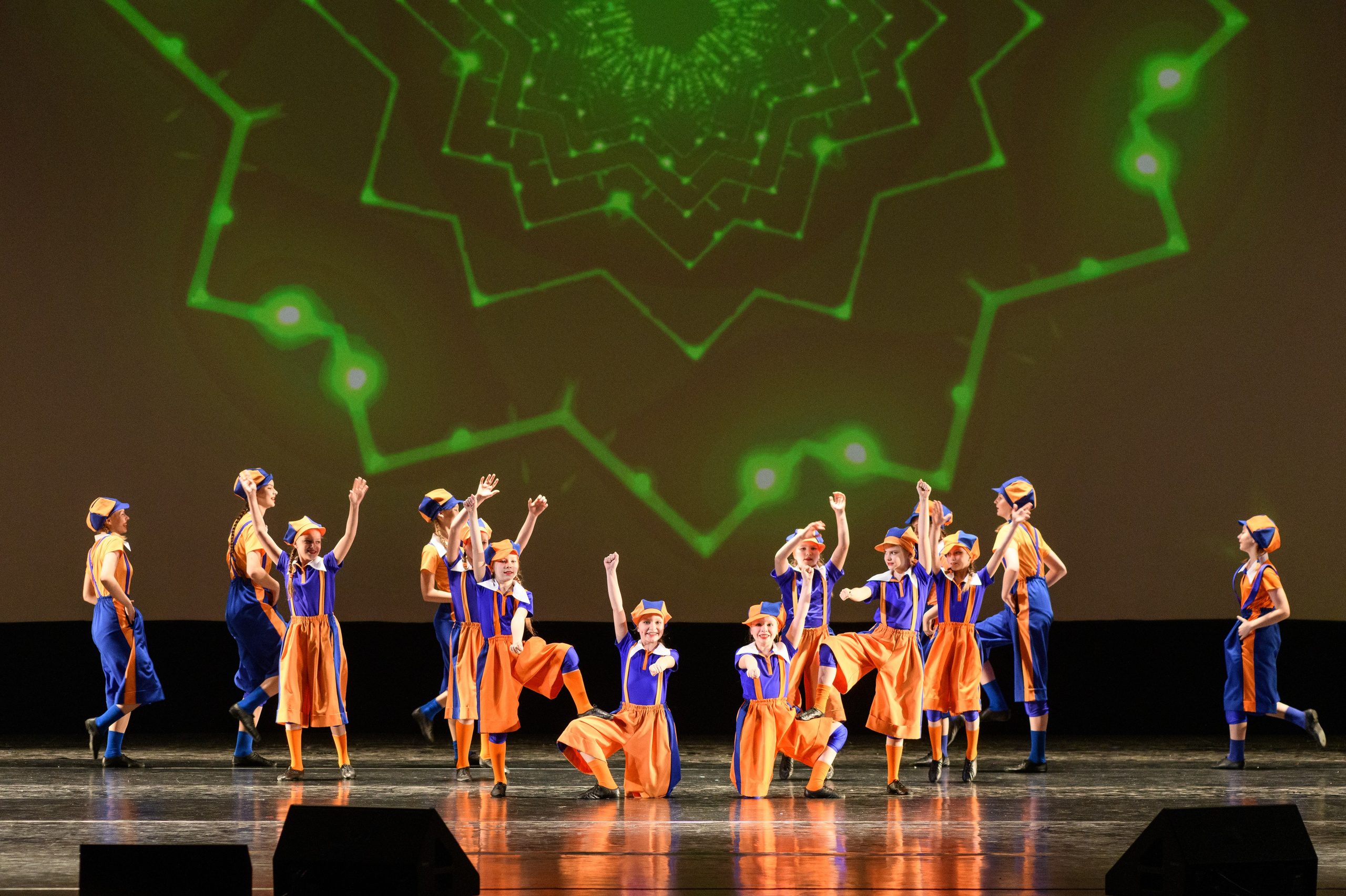 23 апреля, часть 2, БКЗ Октябрьский, г. Санкт-Петербург. Золотое яблочко