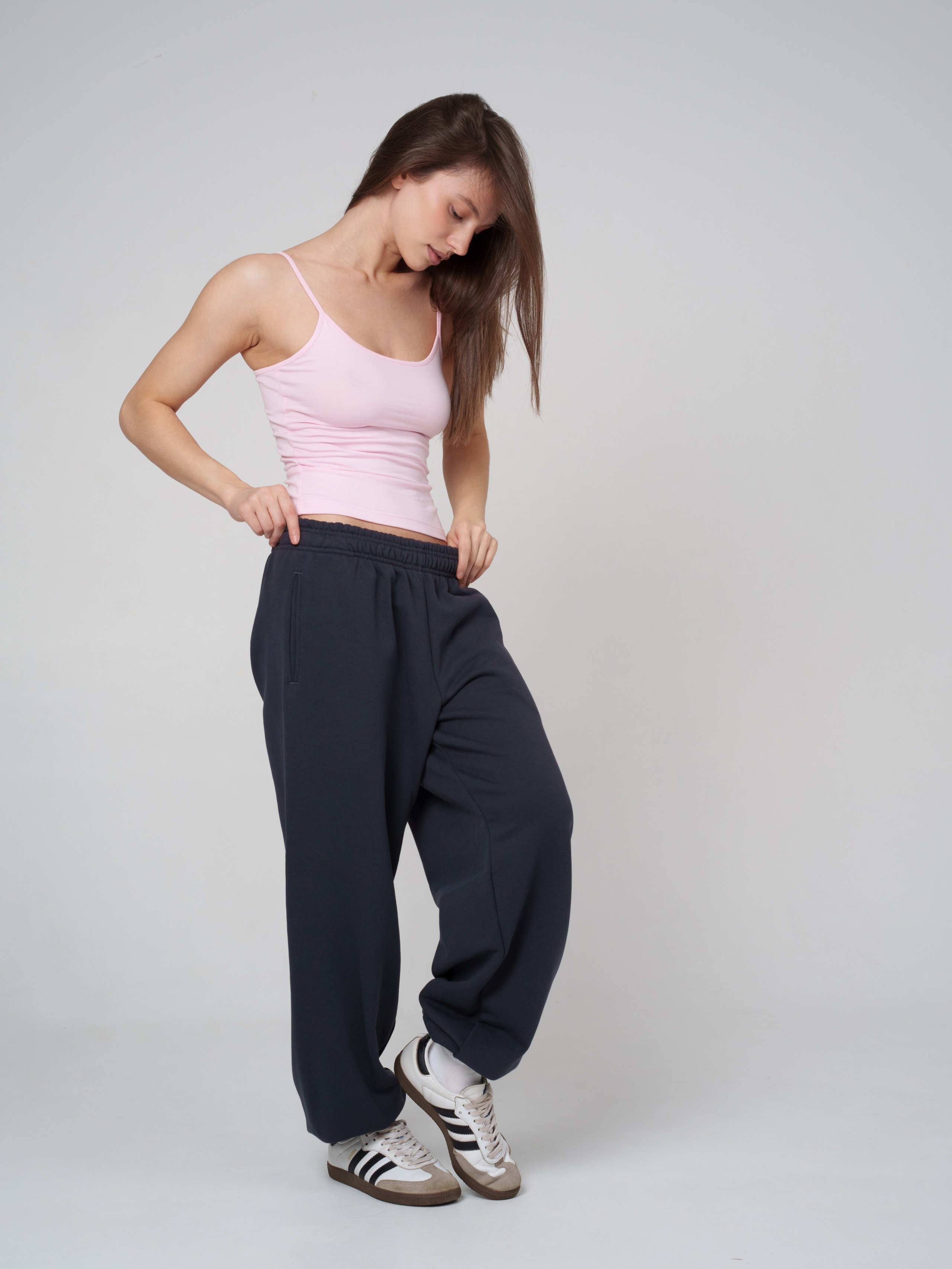 Топы на сером фоне. Иван Упоров — фотограф, рилсмейкер чебоксары