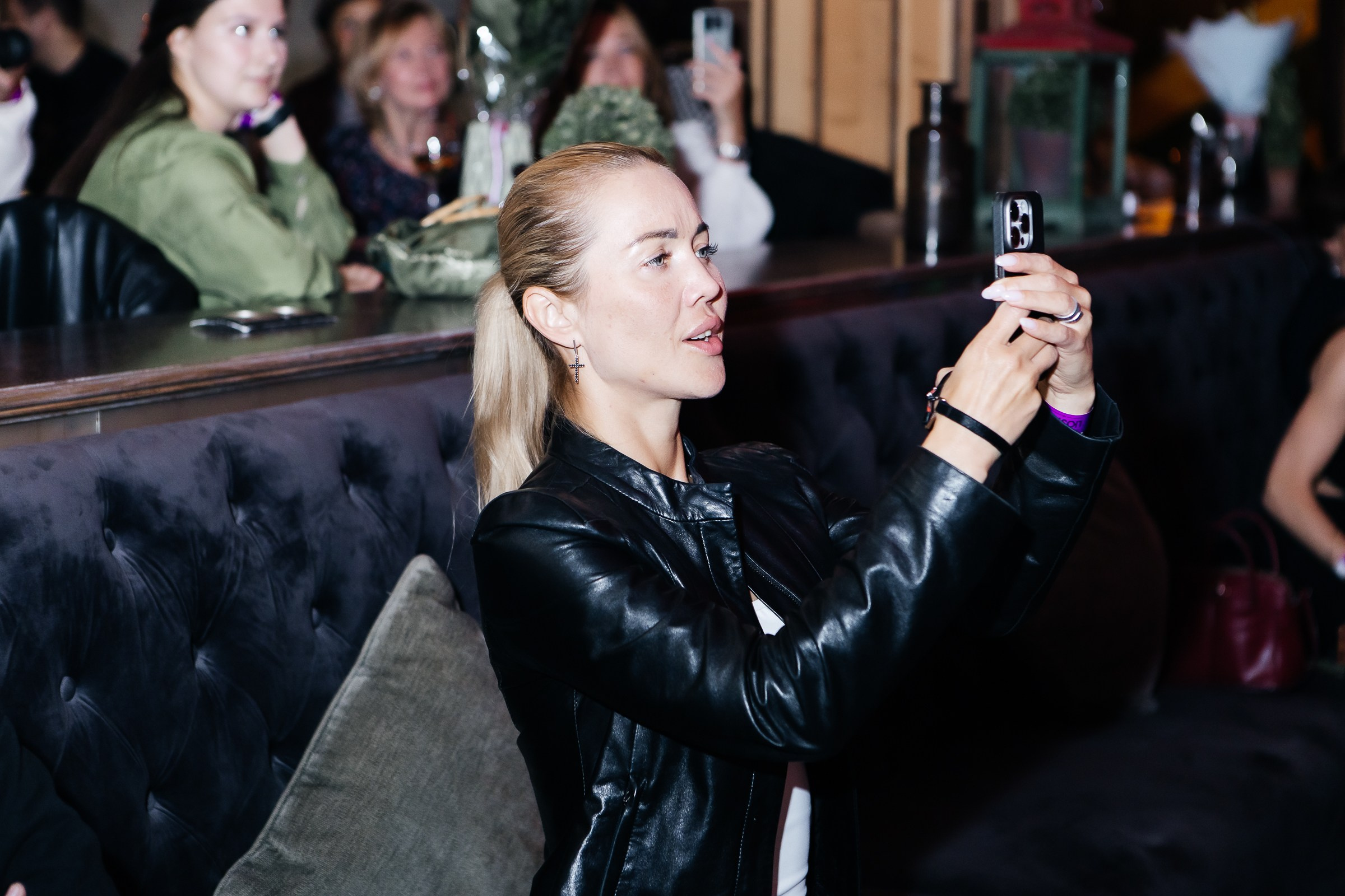 Полюшка в Lustra bar. Репортажный и свадебный фотограф Катерина Потапова