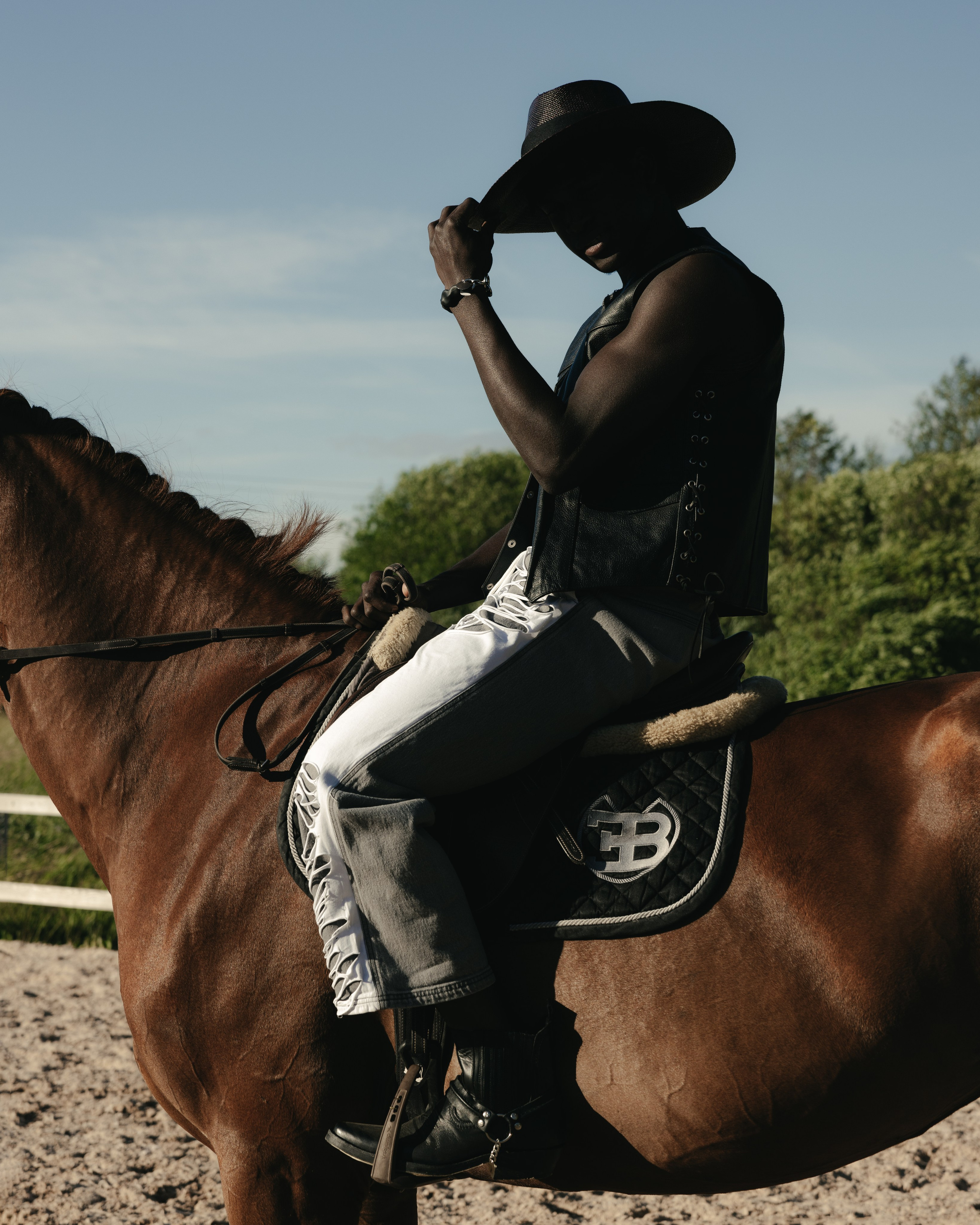 Western. Photographer. Producer. Retoucher