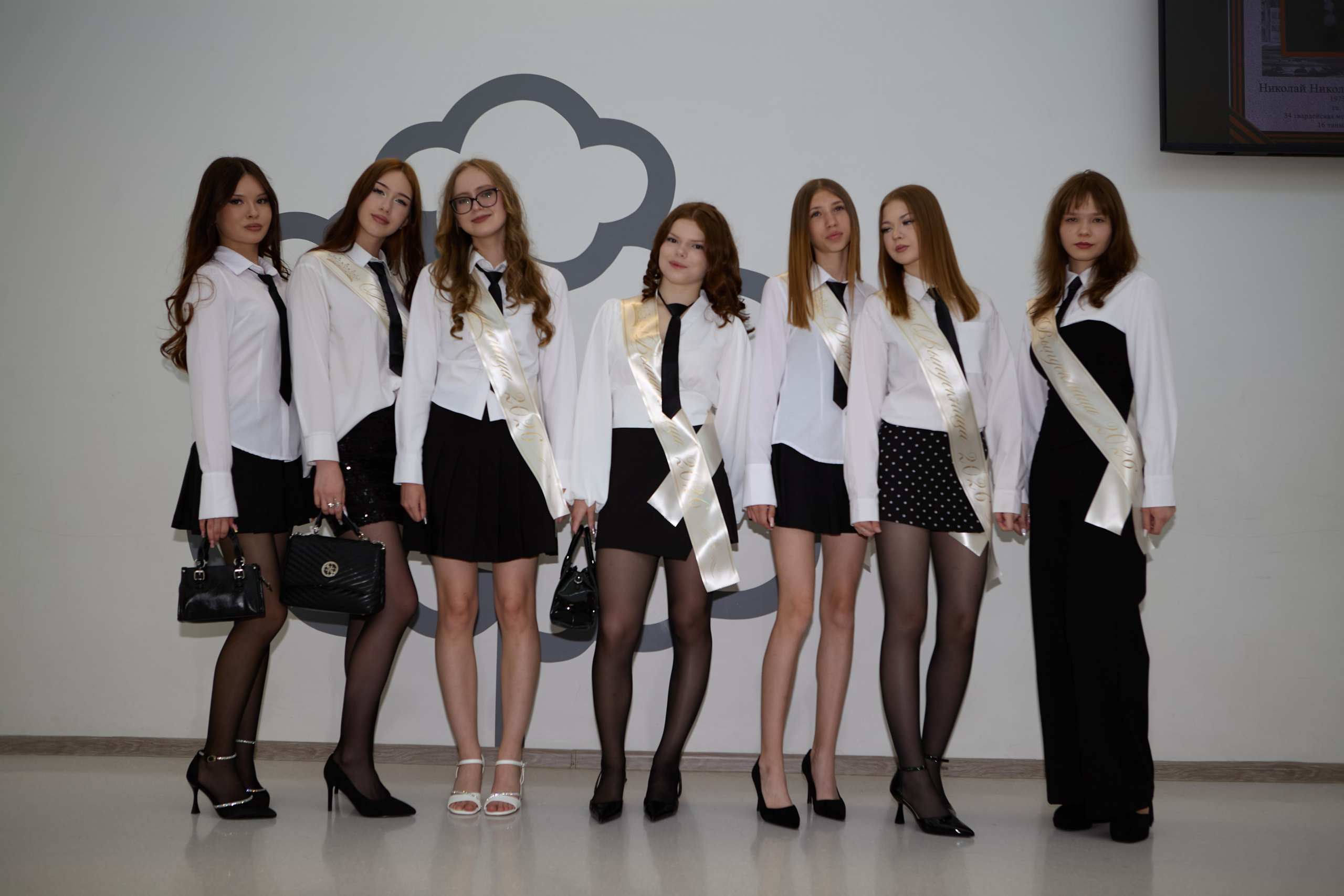 Аполинария последний звонок. Dariadrugova.ru