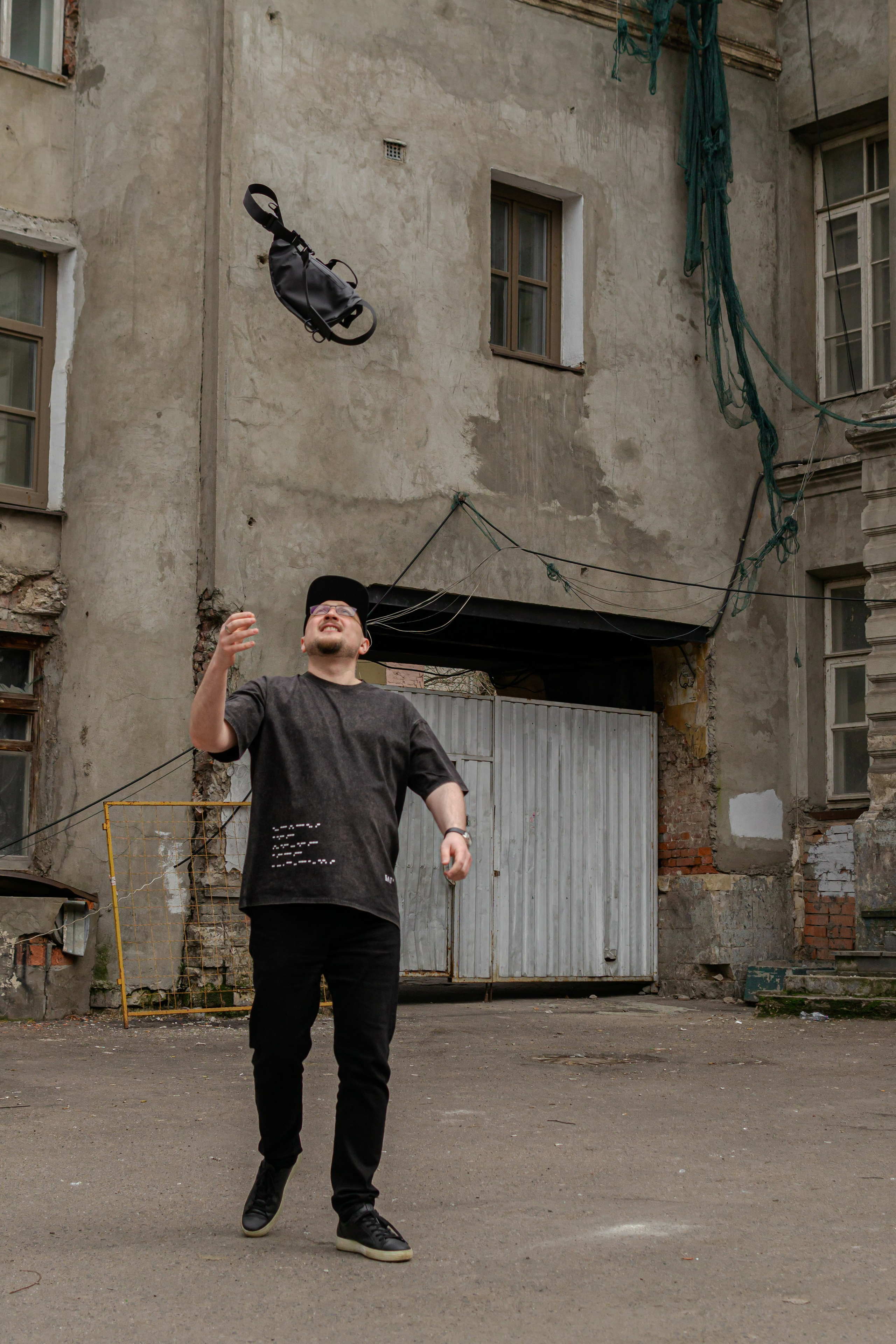 Съемка мерча БЛТ* Semiotica в городе. Фотограф-анималист Ксения Воробьева, Москва