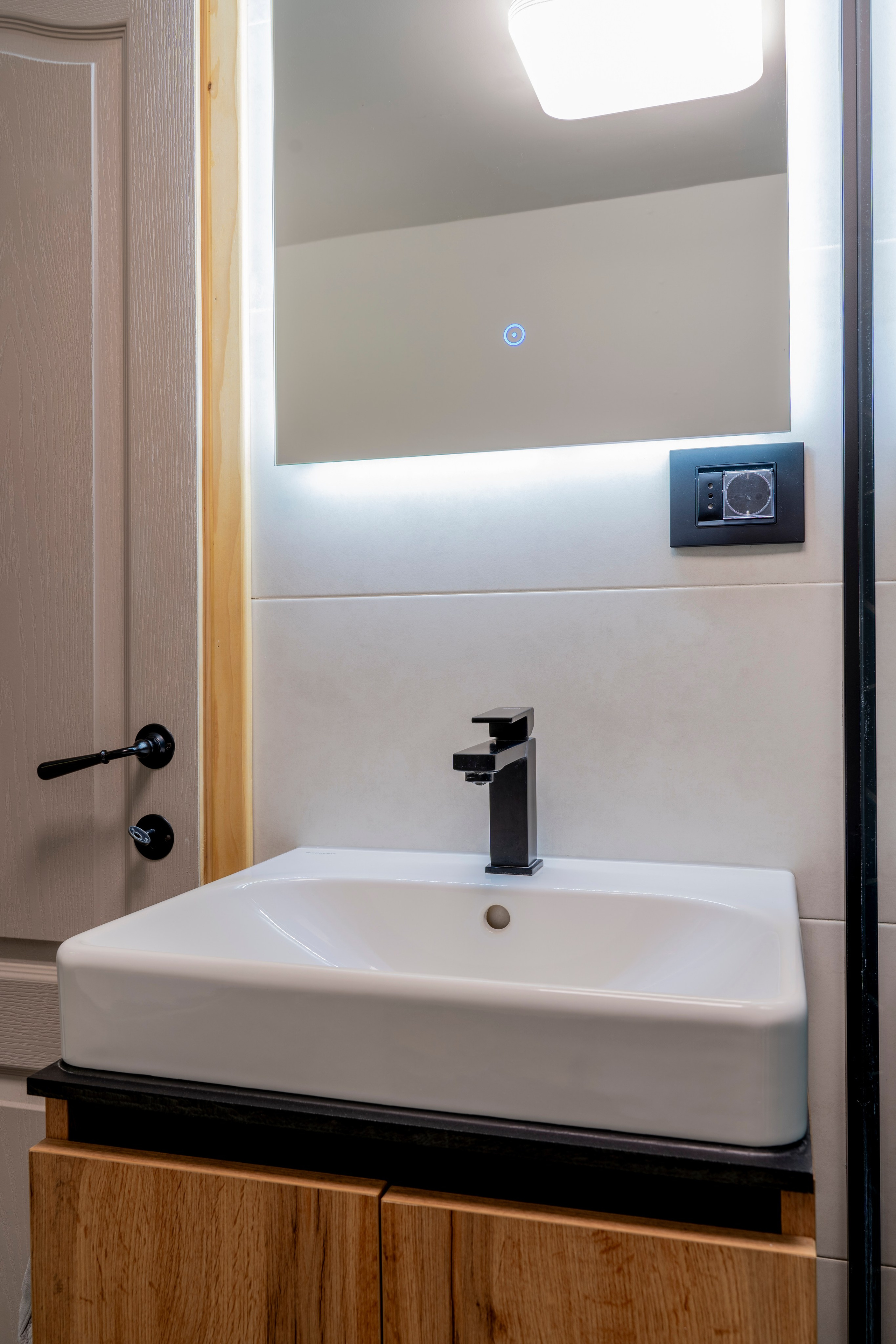 Viktorija Chalet. Photographer Liana Sudets Serbia Kopaonik Brzece Brus