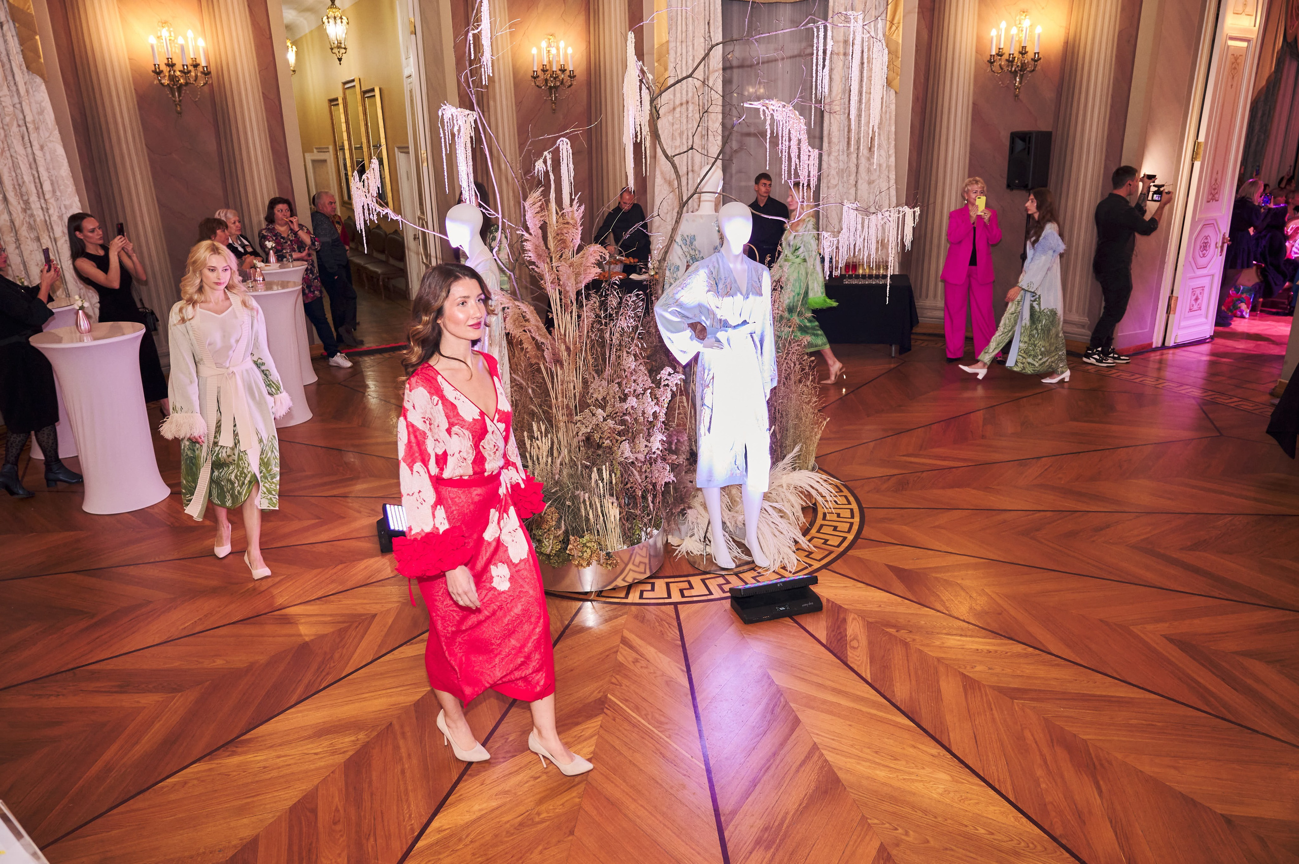 21.09.22 Люблино — Показ коллекции платьев. Никита Хохловский фото и видео продакшн