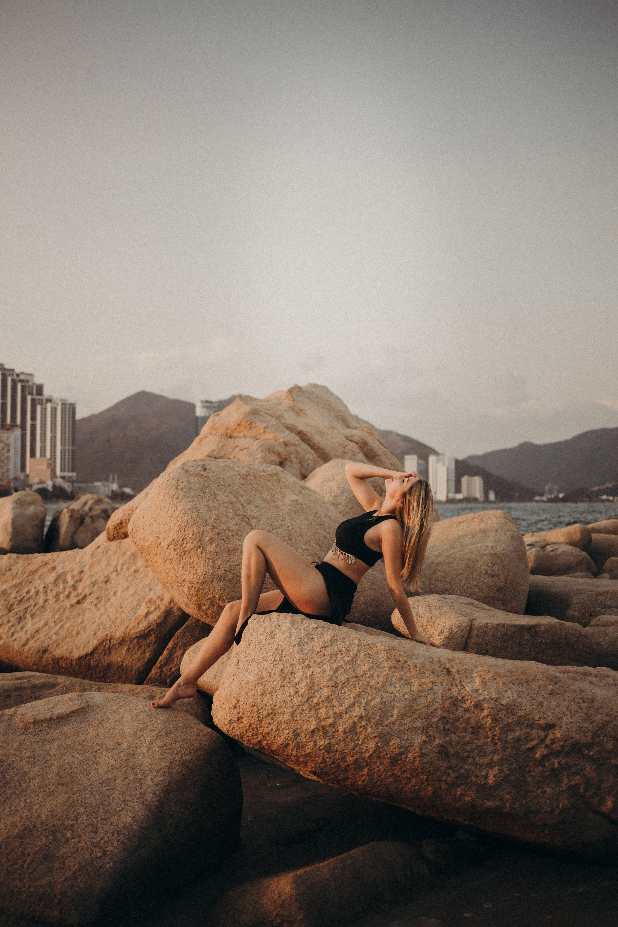 Кристина (Каменный сад Хон Чонг, Нячанг). Фотограф Астана. Индивидуальные, парные и семейные фотосессии