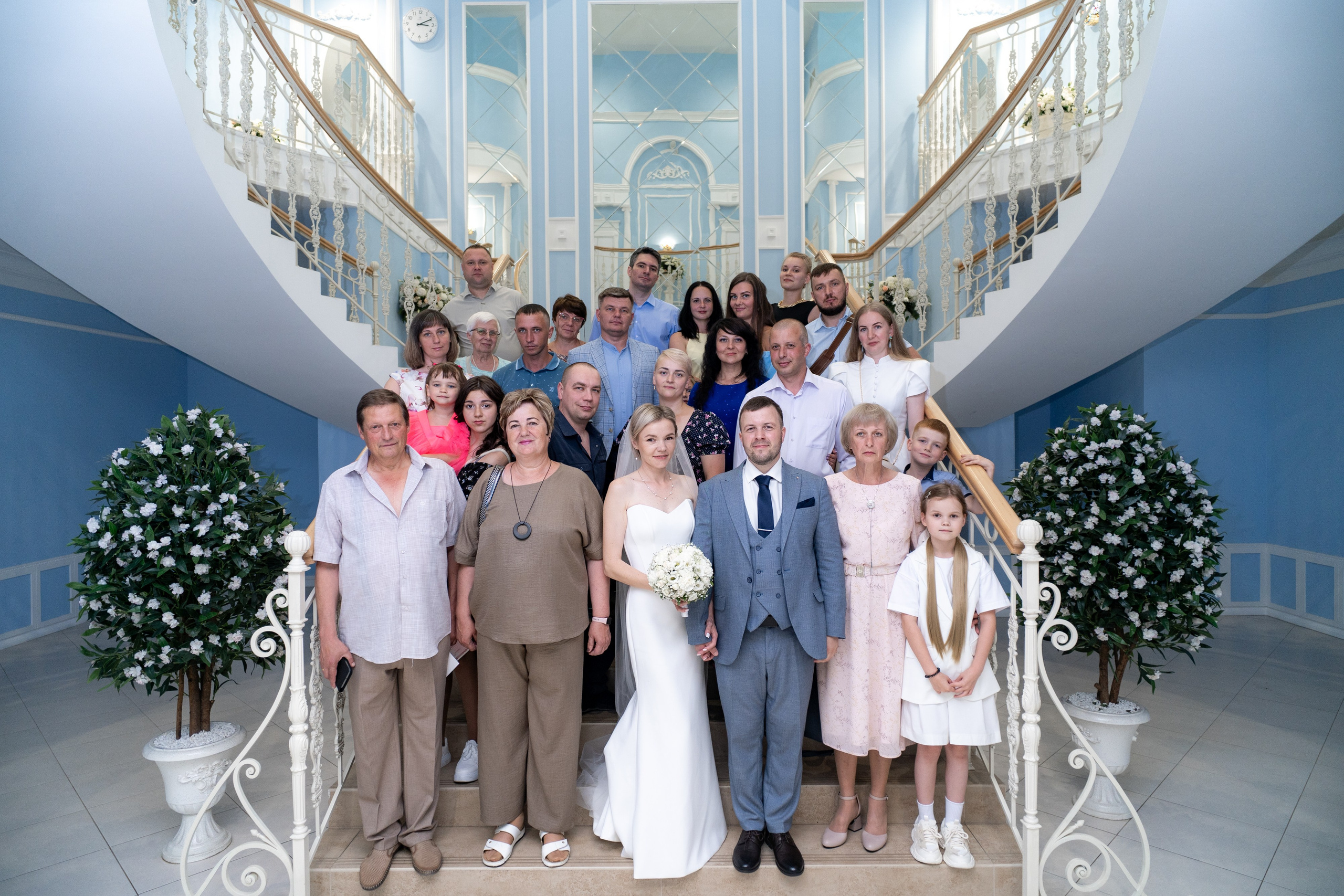 Свадебные фотосессии во дворцах и ЗАГСах Санкт- Петербурга. Свадебный фотограф Александр Невский в Санкт-Петербурге