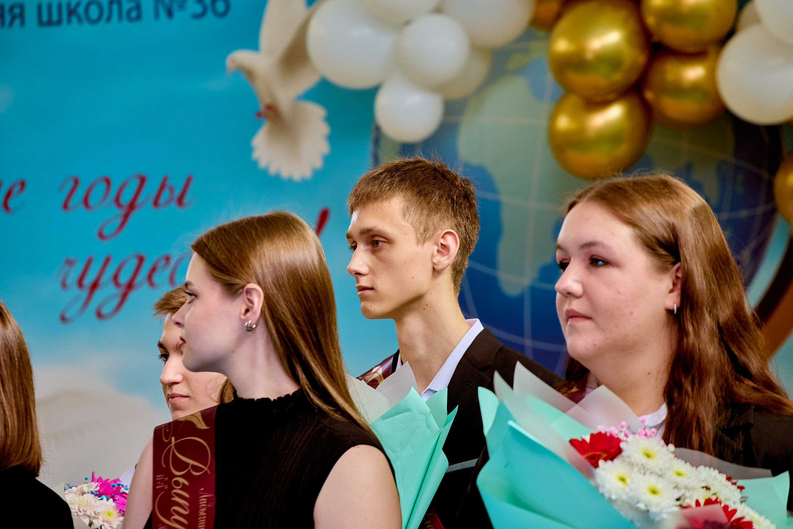 Радость и благословение в глазах выпускников, кадр Николая Голованова, г. Дзержинск.