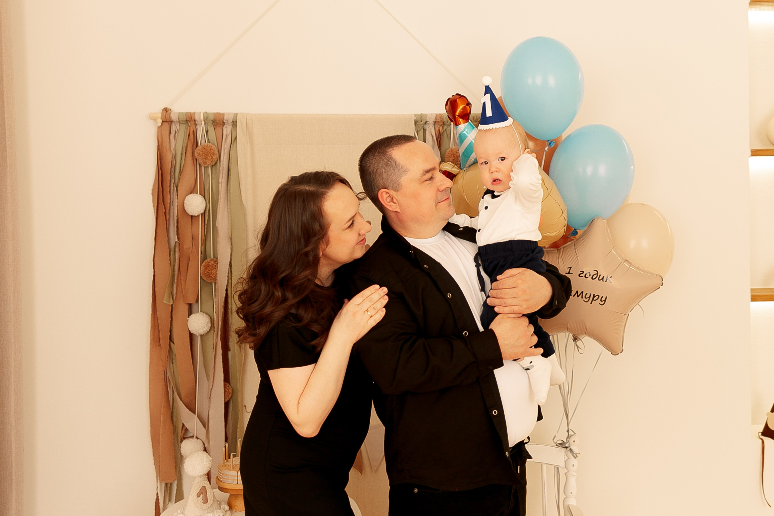 Тимуру 1 годик. Семейный фотограф Фотосессия беременности  Екатеринбург Елена Луткова