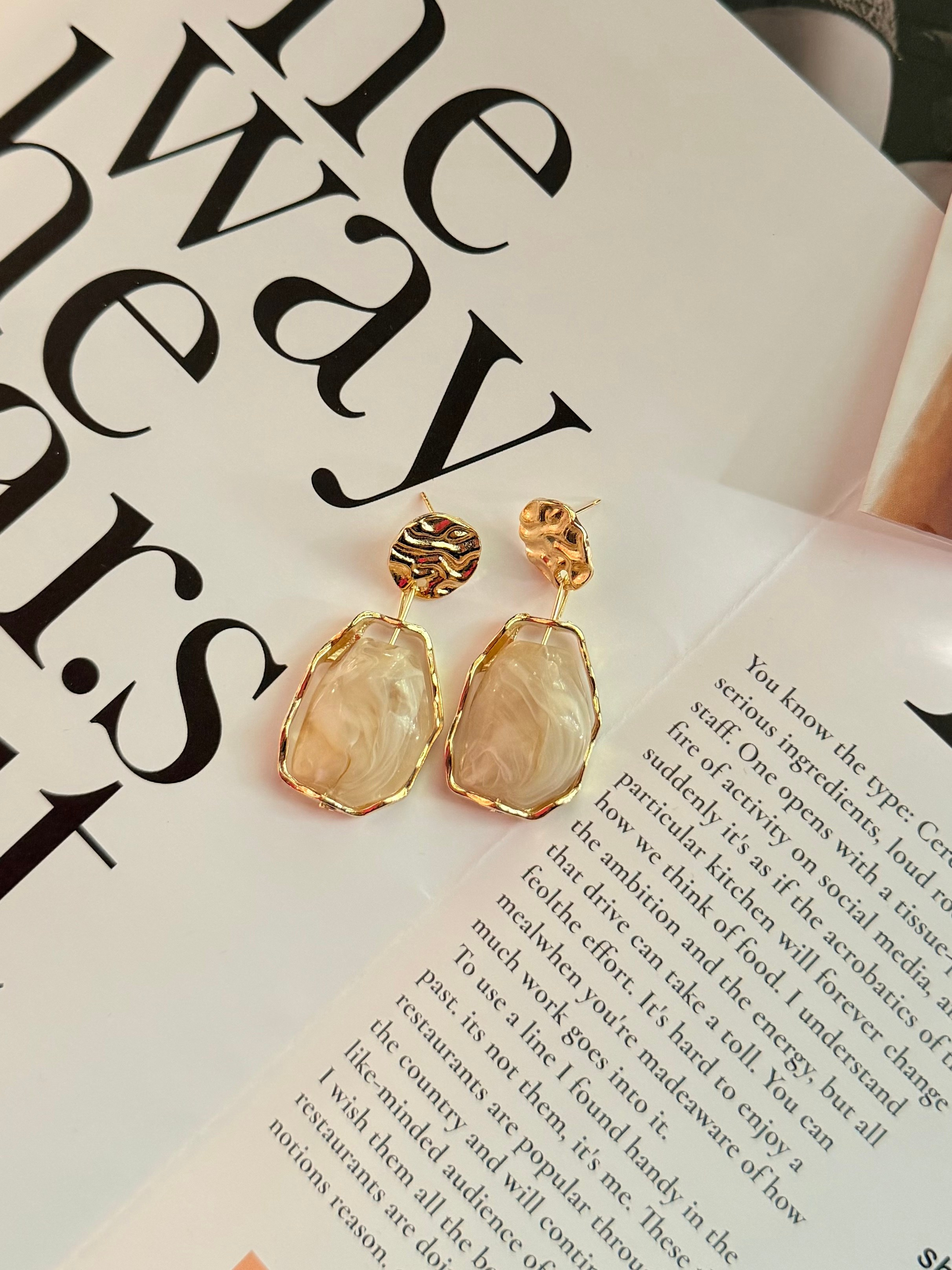 Украшения. Первая студия автопортрета в Донецке КЬЮ