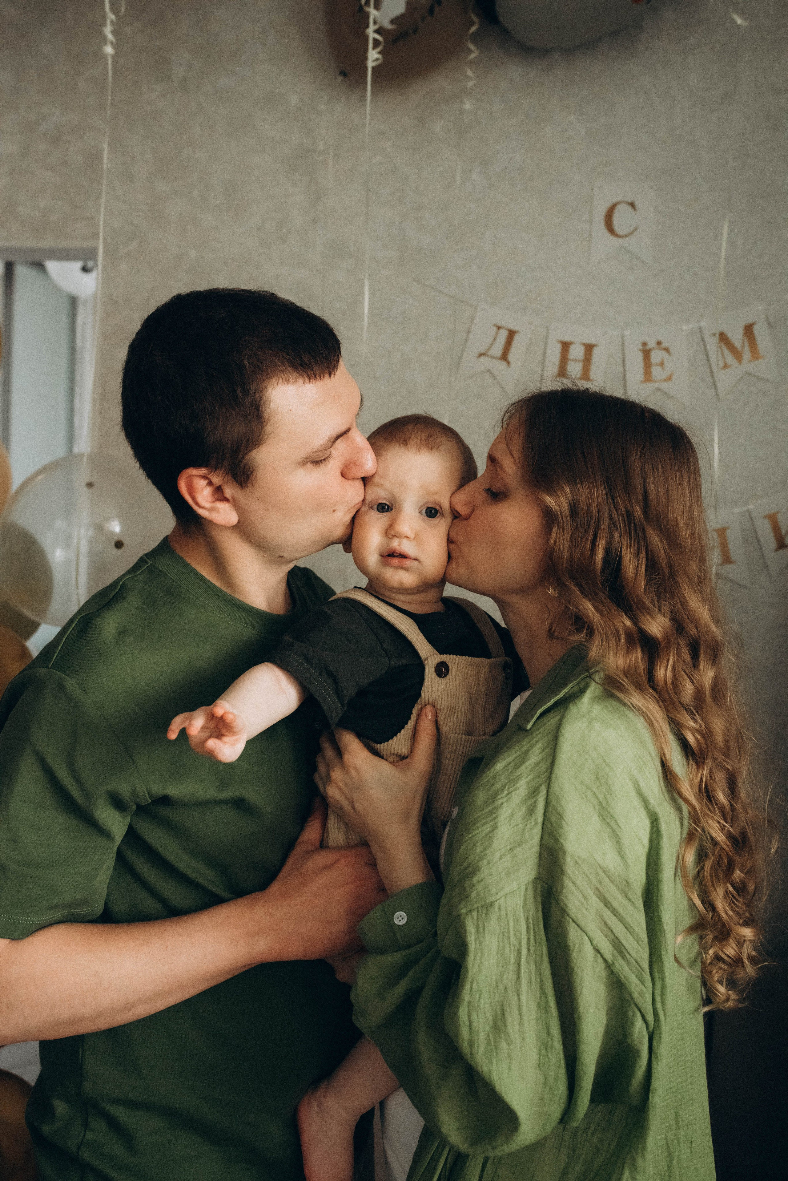 Семейная фотосессия ко дню рождения малыша. Семейный фотограф в Железнодорожном Масаева Елена