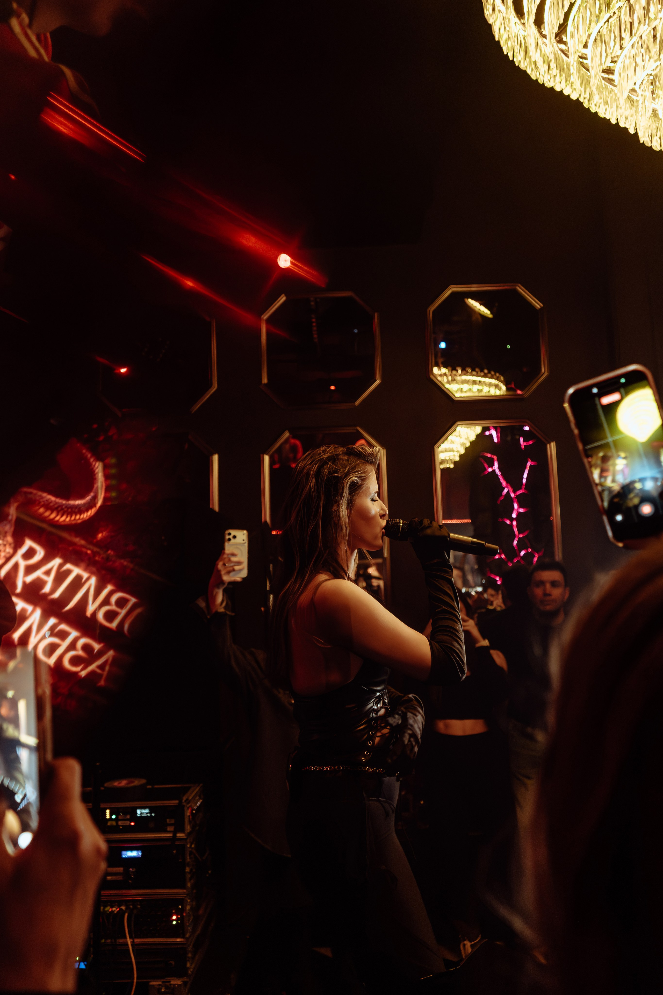 Репортжа с презинтации нового альбома певицы Elvira T — Ядовитая. Неразбитая. Никита Скрипник — ТЕАТР В СТИЛЕ ФЭШН