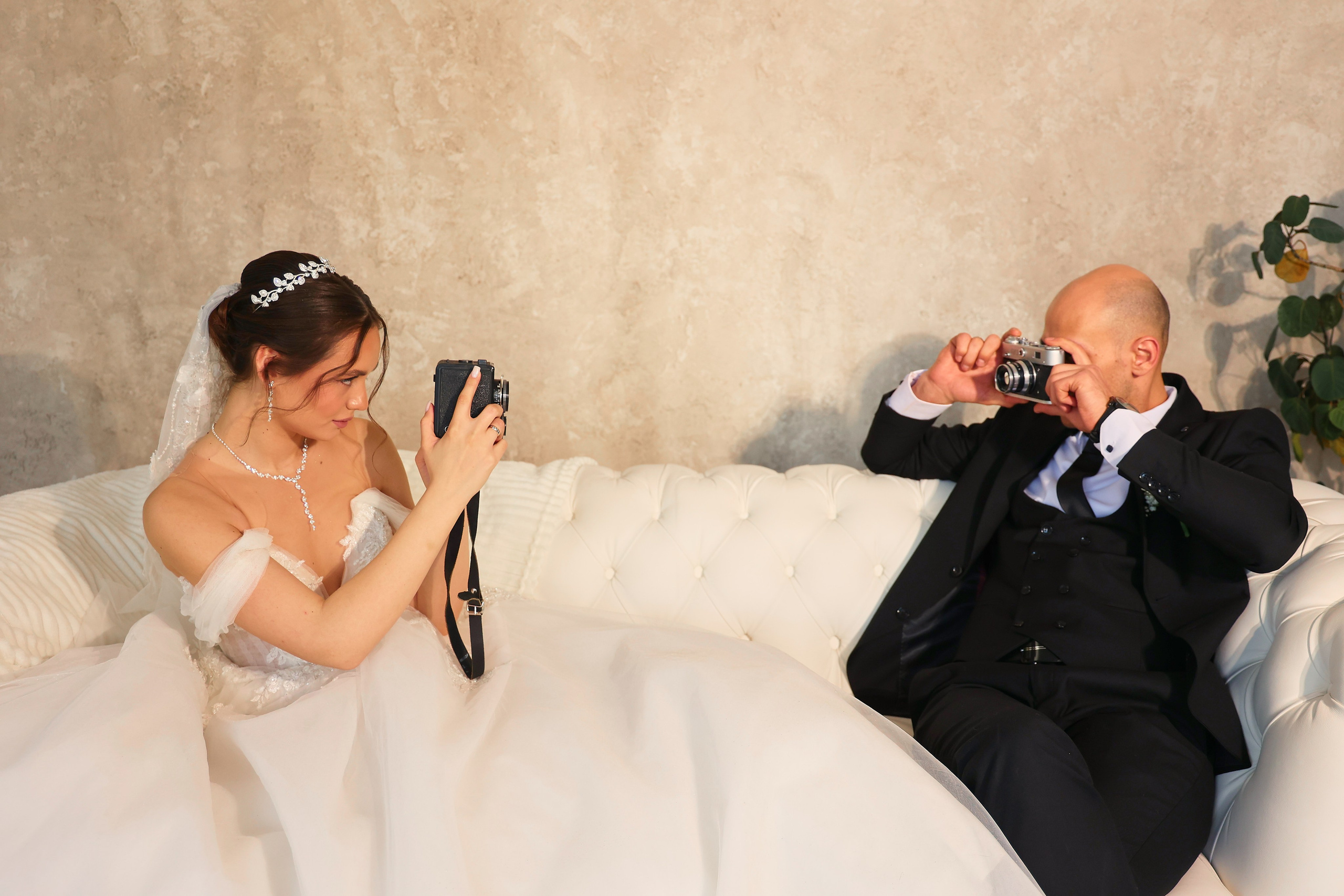 Профессиональные Свадебные фотографии в Самаре. Креативные свадебные фотографии в Самаре. Не как у всех свадебные фотографии в Самаре. Фотограф Олег Слеб в Самаре