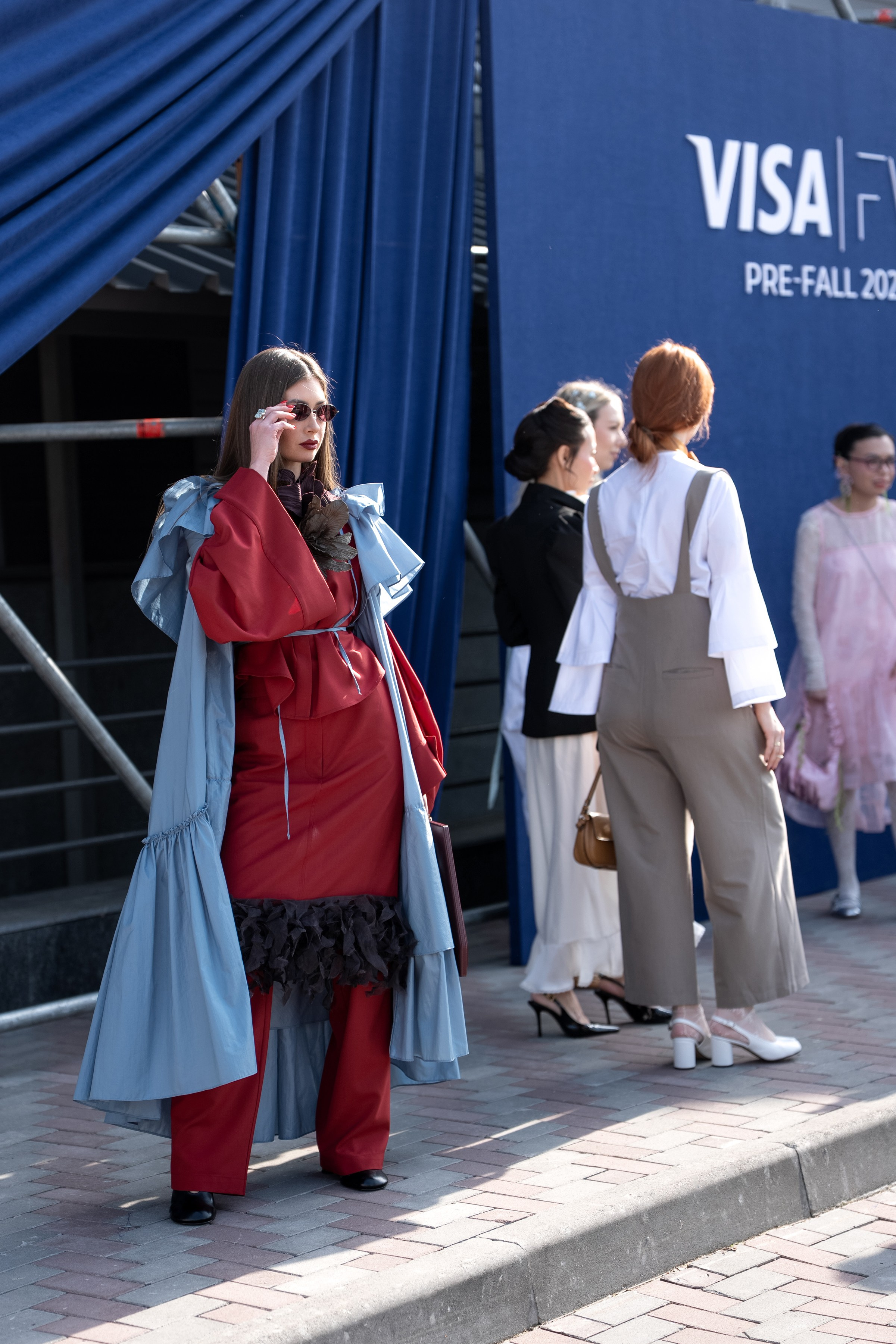 Visa Fashion Week Almaty Pre-Fall 2026 April StreetStyle Day 1. Сайт Алматинского НЮ АРТ, будуар и фэшн фотографа Дениса Карпенко