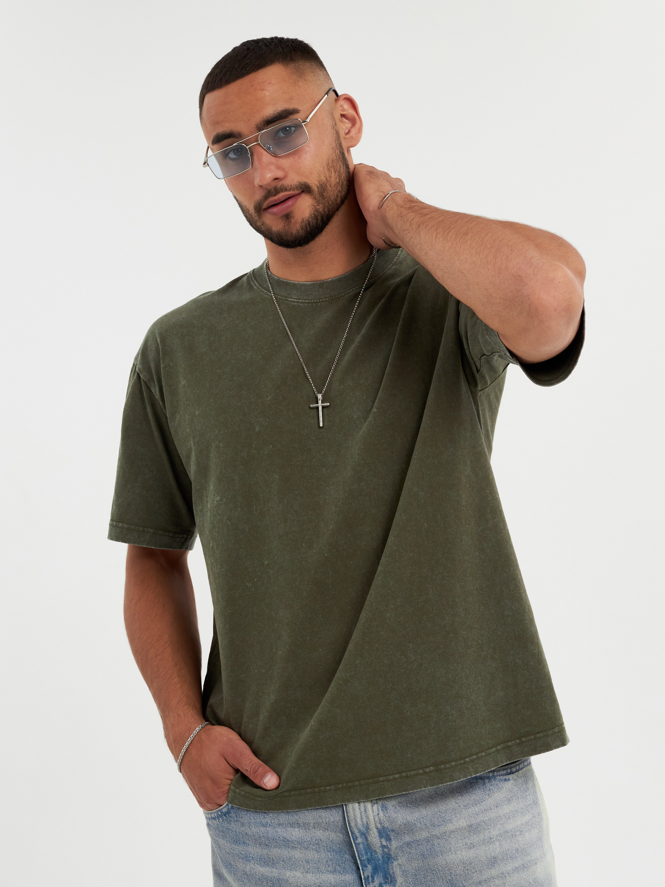 Фотосъемка футболок варенок Екатеринбург Wildberries ВБ Ozon Озон фотосессия одежды Екб заказать цена фотосъемка товара WB тай дай Екб. Фотограф Екатеринбург Анастасия Жерновская | Маркетплейсы и нейрофото