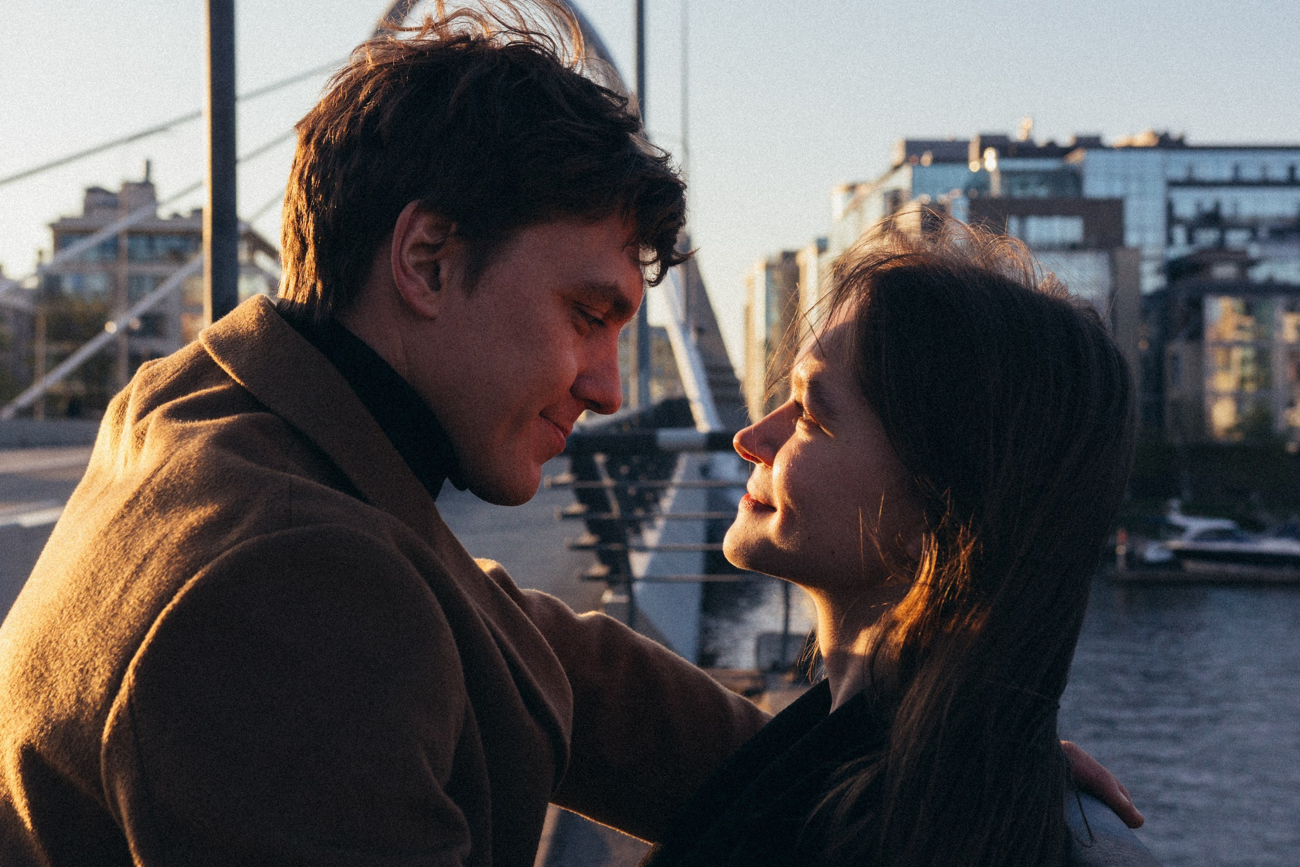 История любви у Лазаревского моста в СПб. Свадебные и индивидуальные съемки в Санкт-Петербурге фотограф Анна Жирохова