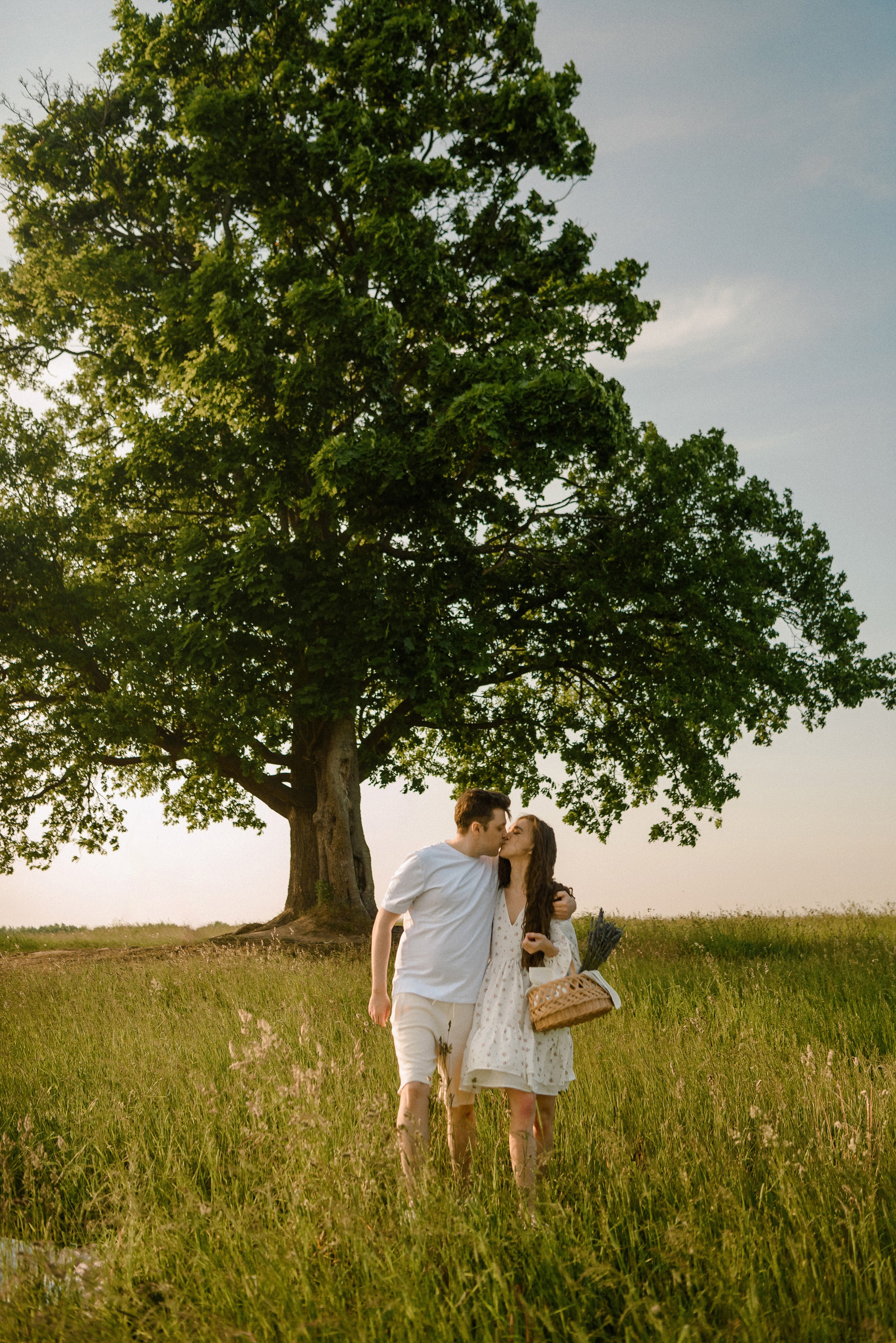 Лиза и Лёша в поле. Свадебный фотограф в Санкт-Петербурге София Шубик